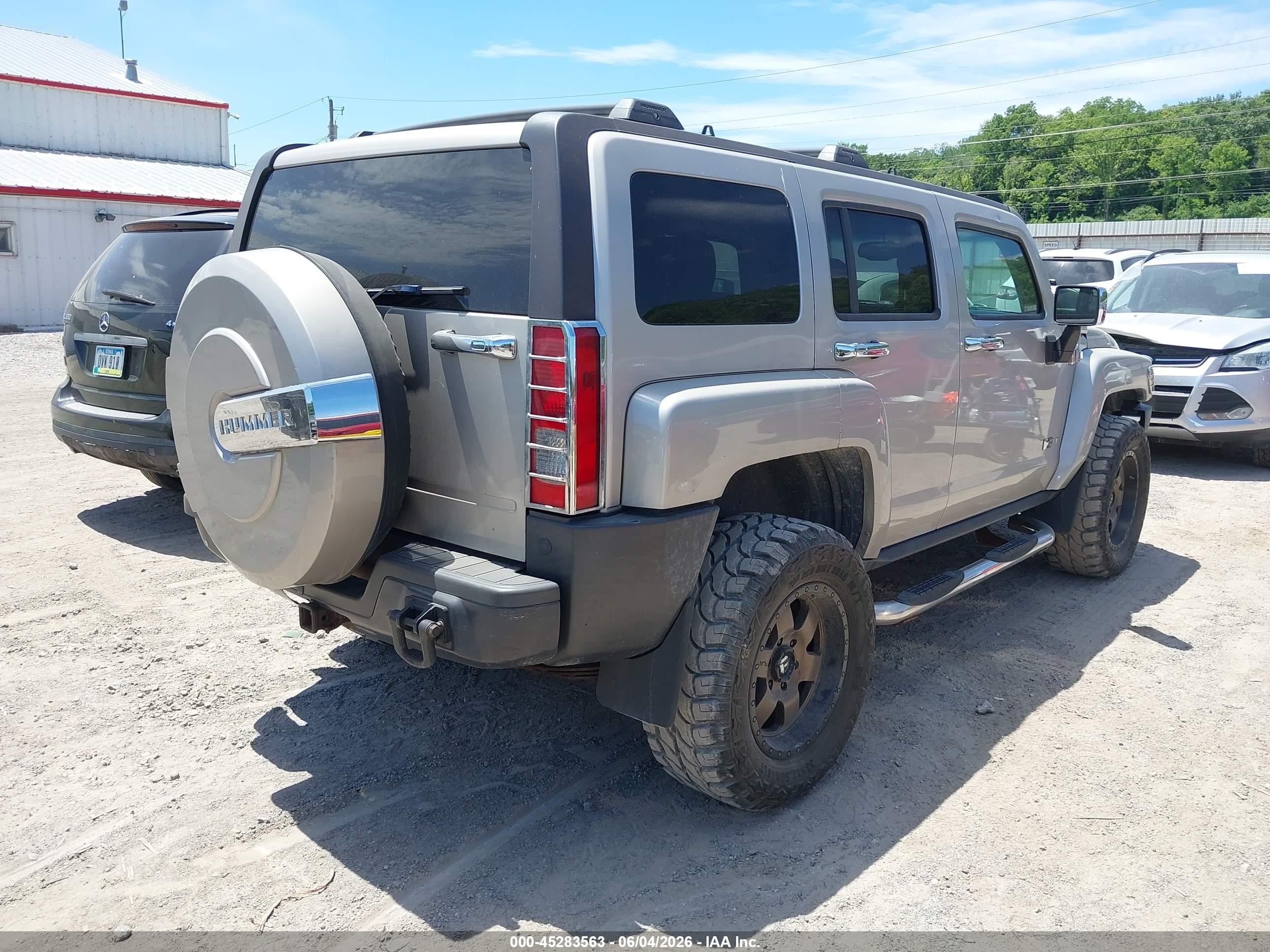 2006 Hummer H3 Suv   Silver vin: 5GTDN136068158446