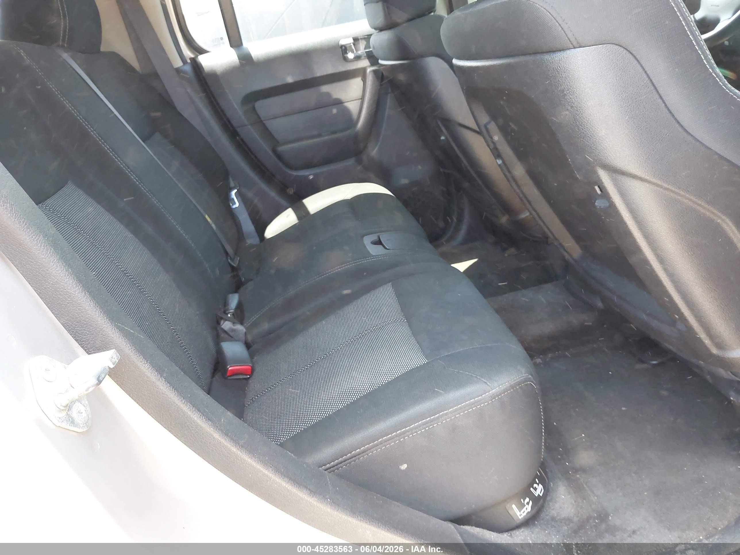 2006 Hummer H3 Suv   Silver vin: 5GTDN136068158446