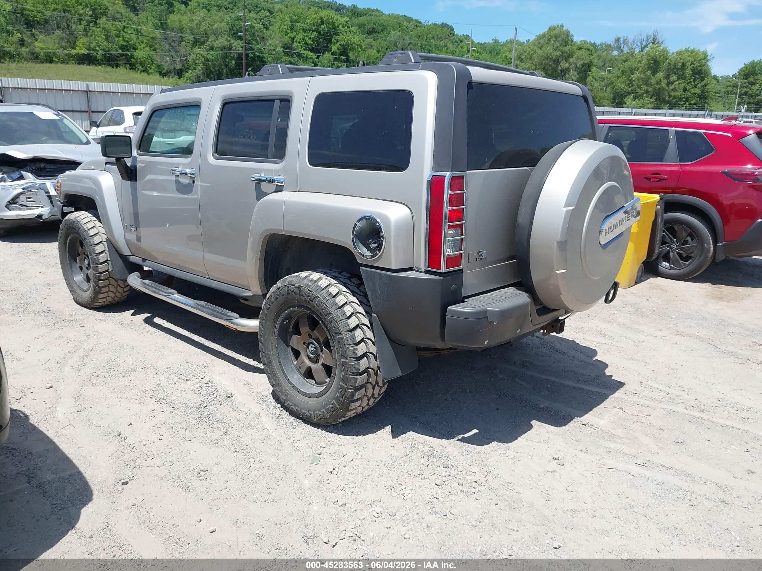 2006 Hummer H3 Suv   Silver vin: 5GTDN136068158446