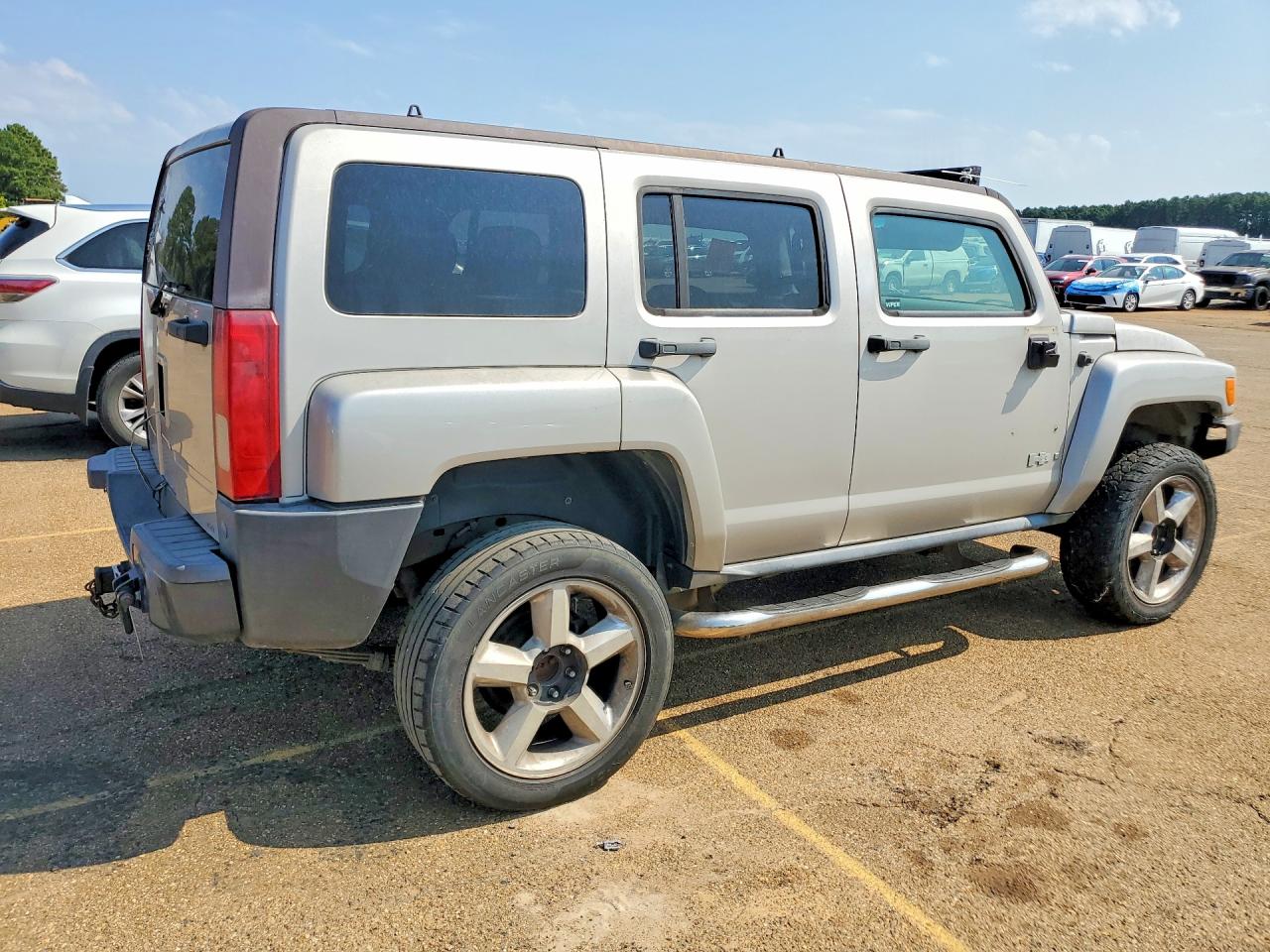 2006 Hummer H3 Silver vin: 5GTDN136068194993