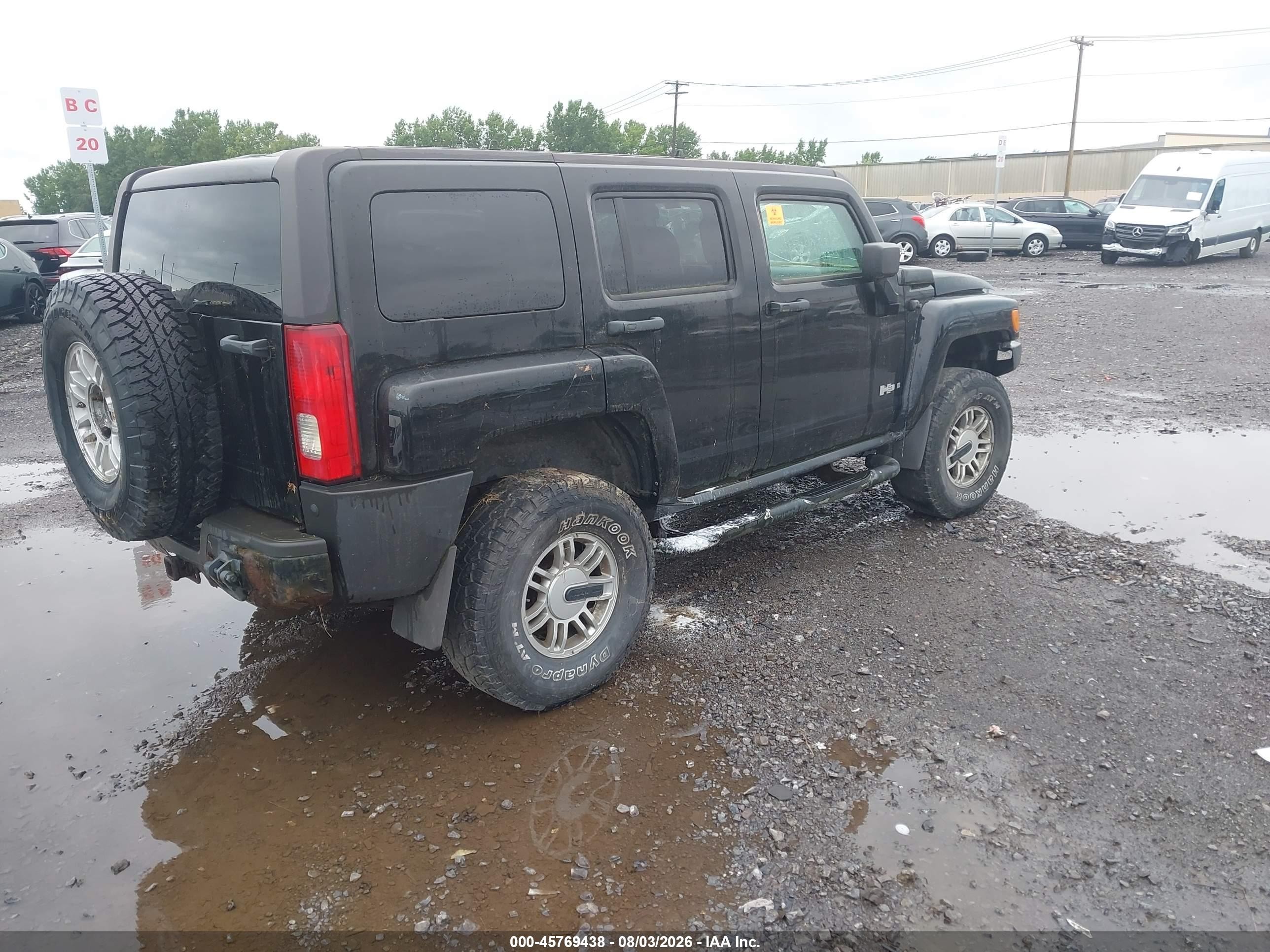 2006 Hummer H3 Suv   Black vin: 5GTDN136168187017