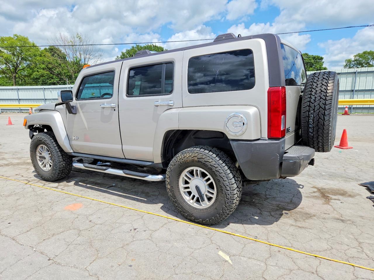 2006 Hummer H3 Beige vin: 5GTDN136368105613
