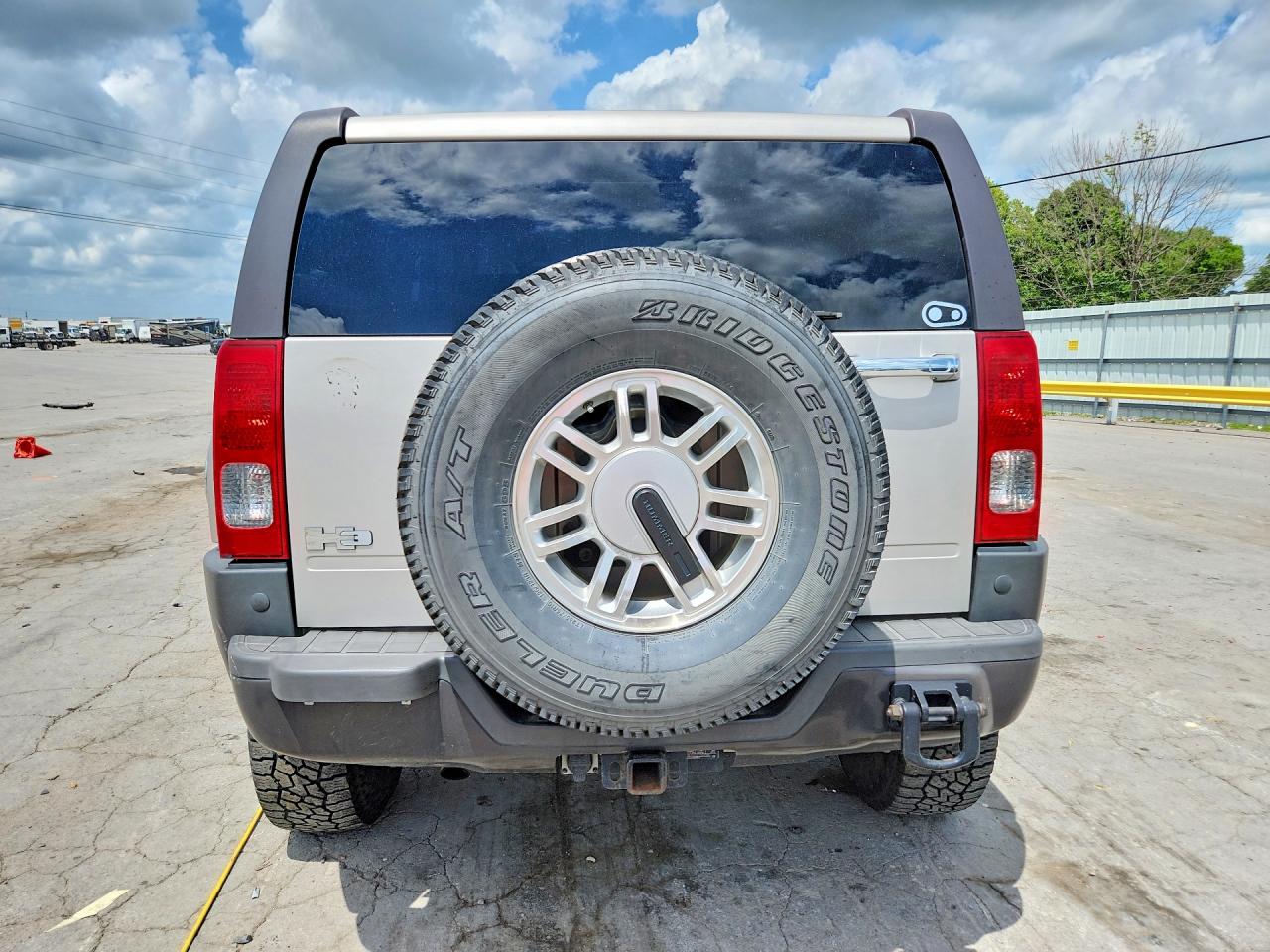 2006 Hummer H3 Beige vin: 5GTDN136368105613