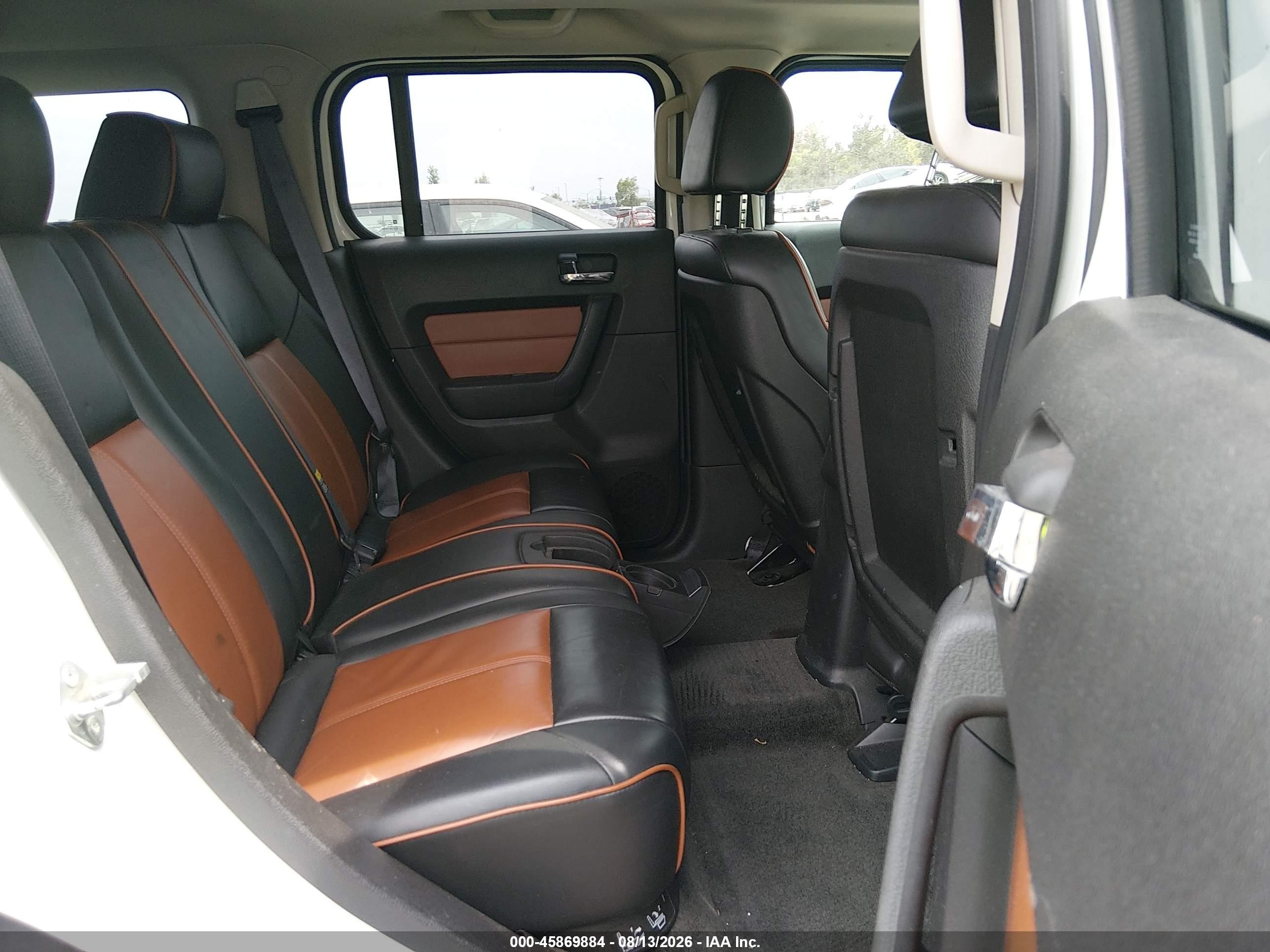2006 Hummer H3   White vin: 5GTDN136368127188