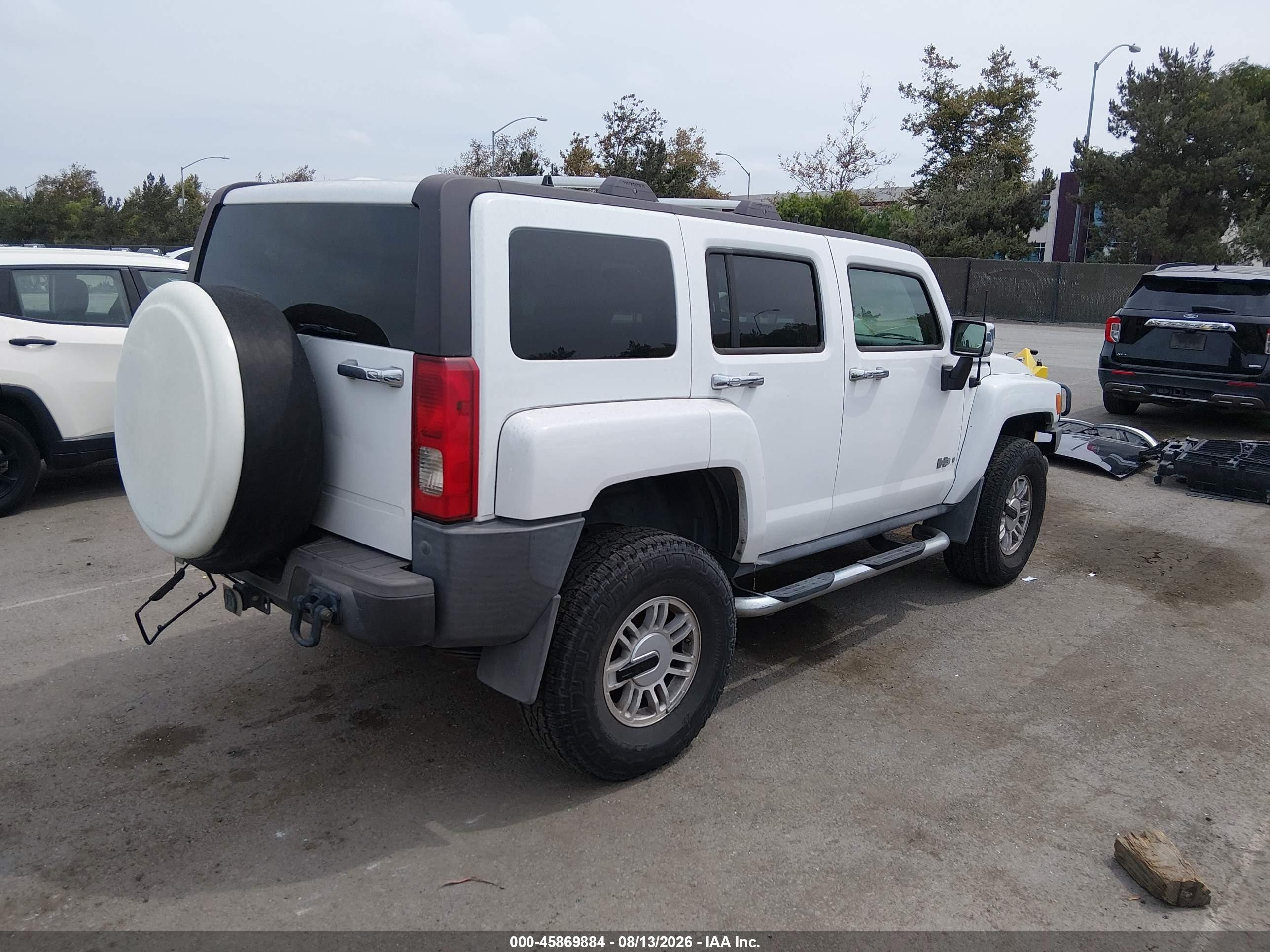 2006 Hummer H3   White vin: 5GTDN136368127188