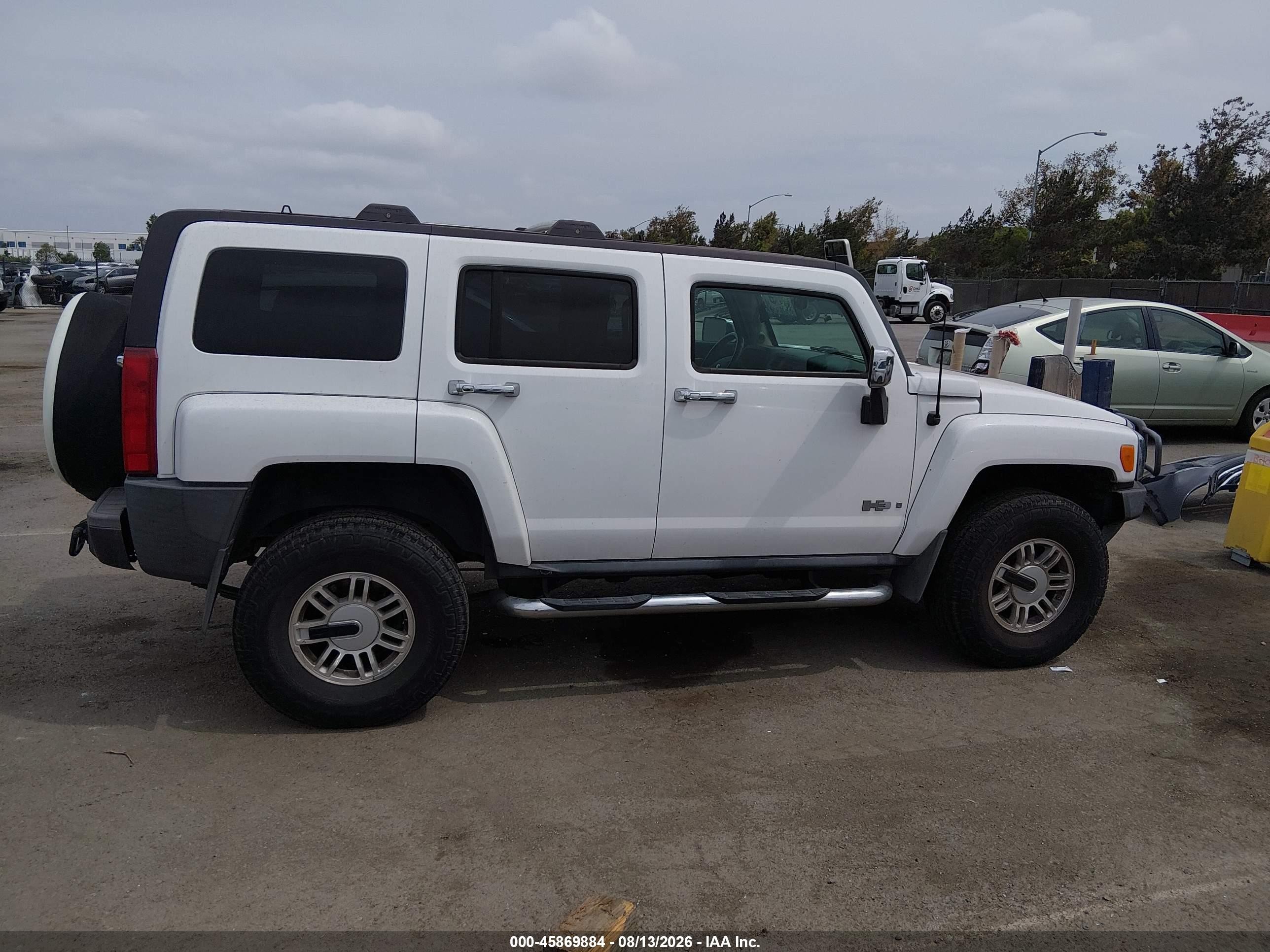 2006 Hummer H3   White vin: 5GTDN136368127188