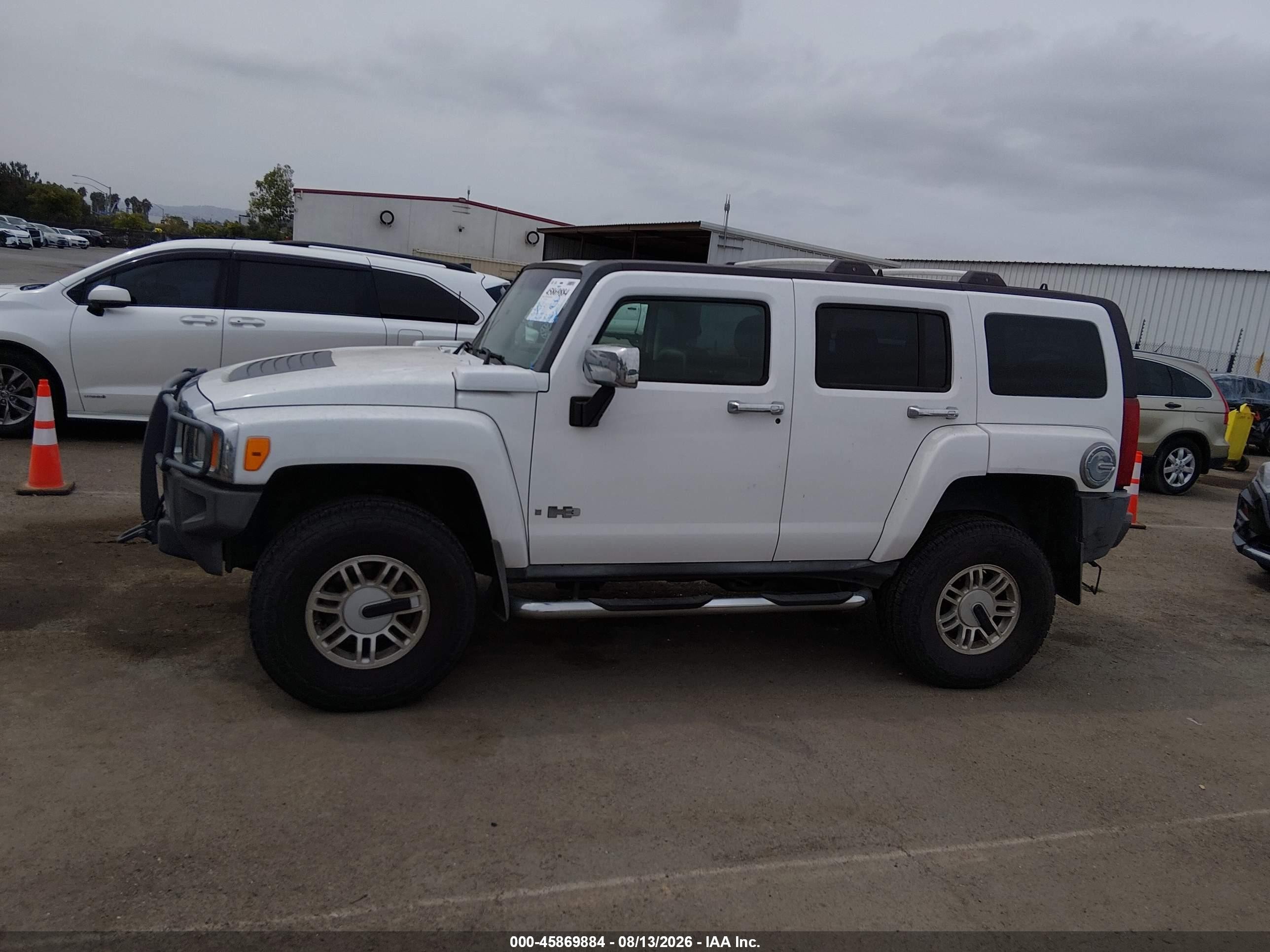 2006 Hummer H3   White vin: 5GTDN136368127188