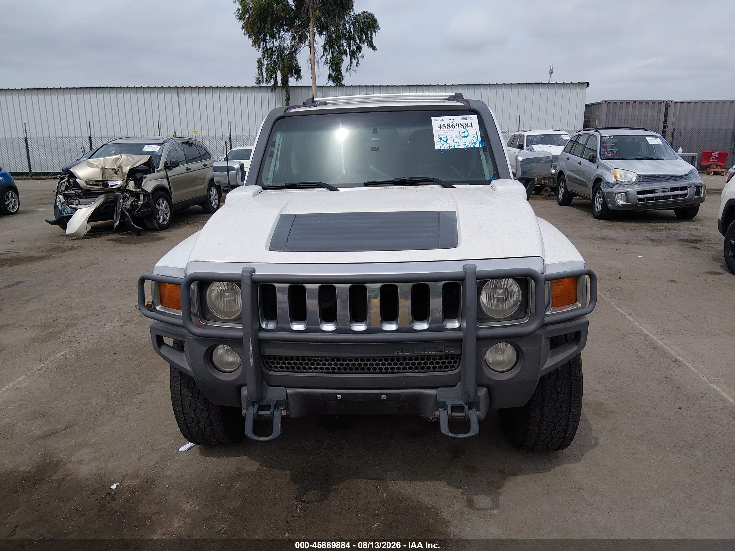 2006 Hummer H3   White vin: 5GTDN136368127188