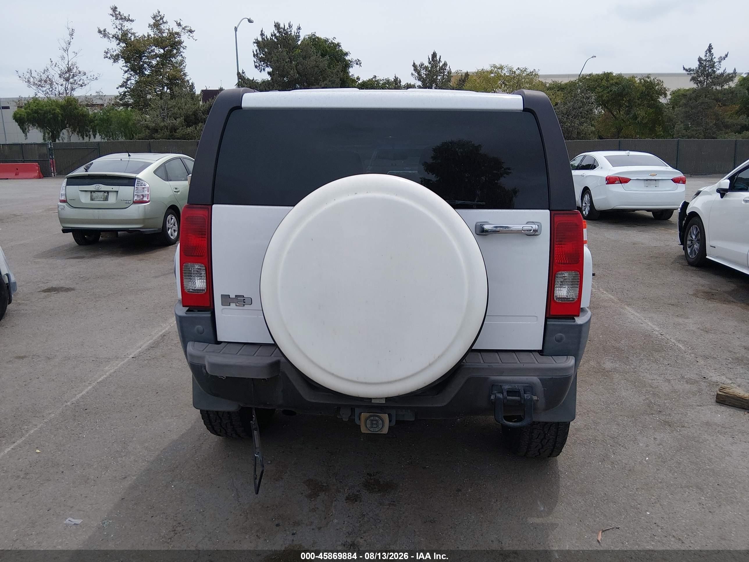2006 Hummer H3   White vin: 5GTDN136368127188