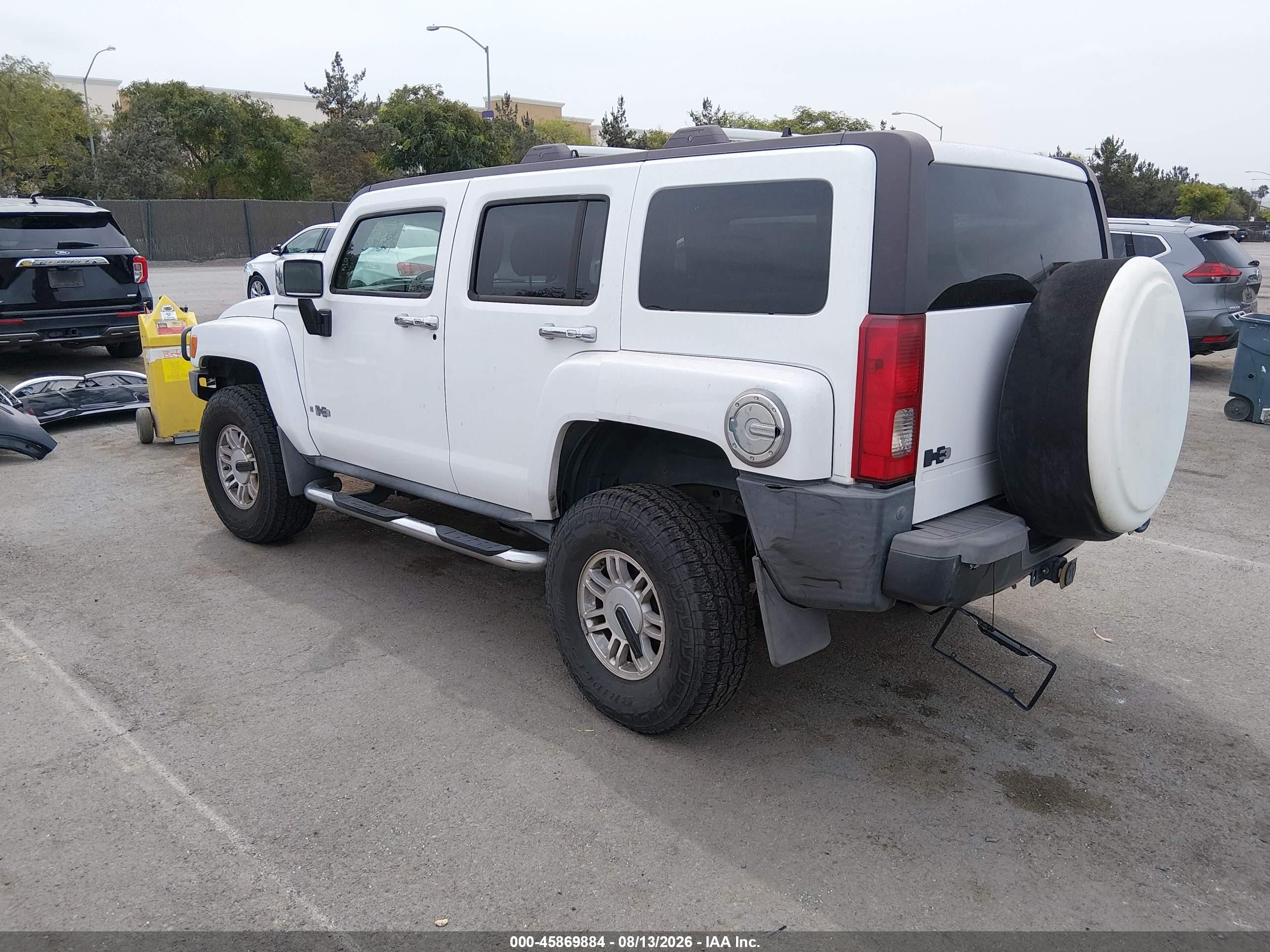 2006 Hummer H3   White vin: 5GTDN136368127188