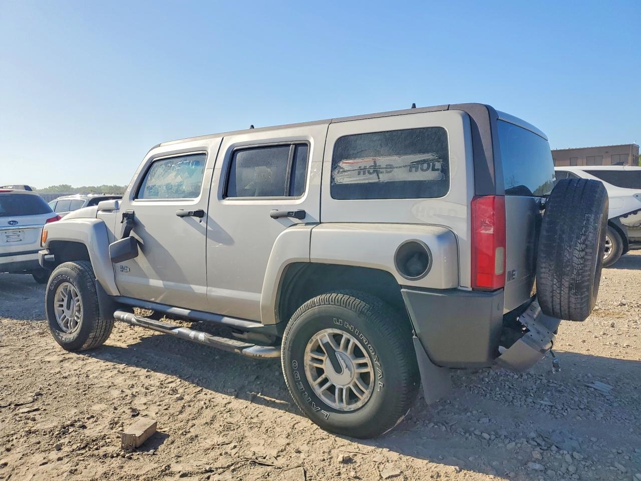 2006 Hummer H3 Silver vin: 5GTDN136468103028