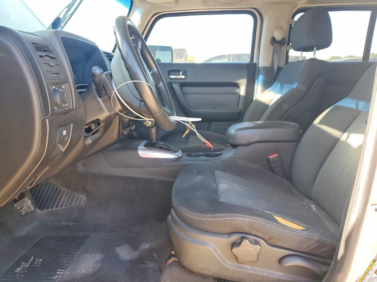 2006 Hummer H3 Silver vin: 5GTDN136468103028