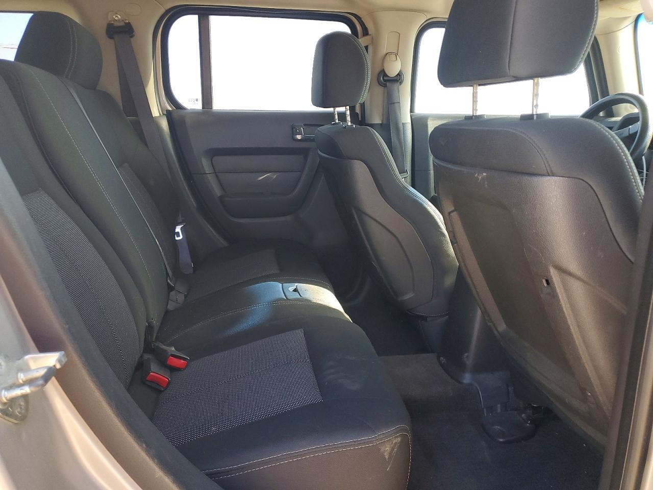 2006 Hummer H3 Silver vin: 5GTDN136468103028