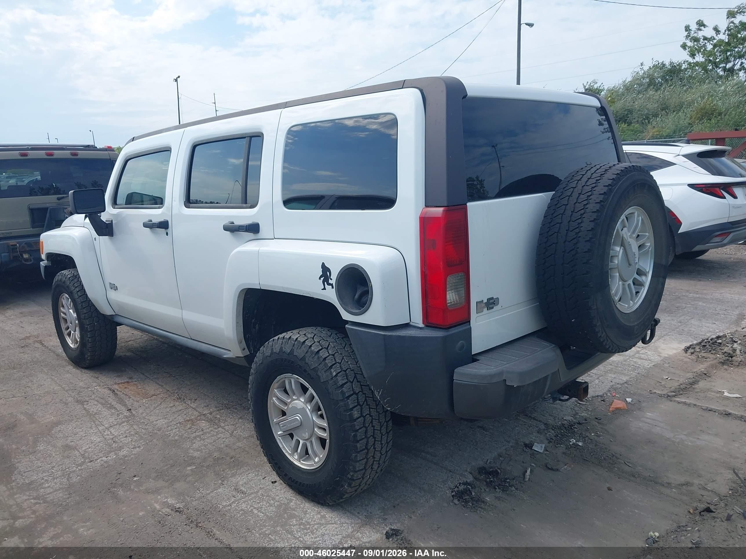 2006 Hummer H3 Suv   White vin: 5GTDN136468324659