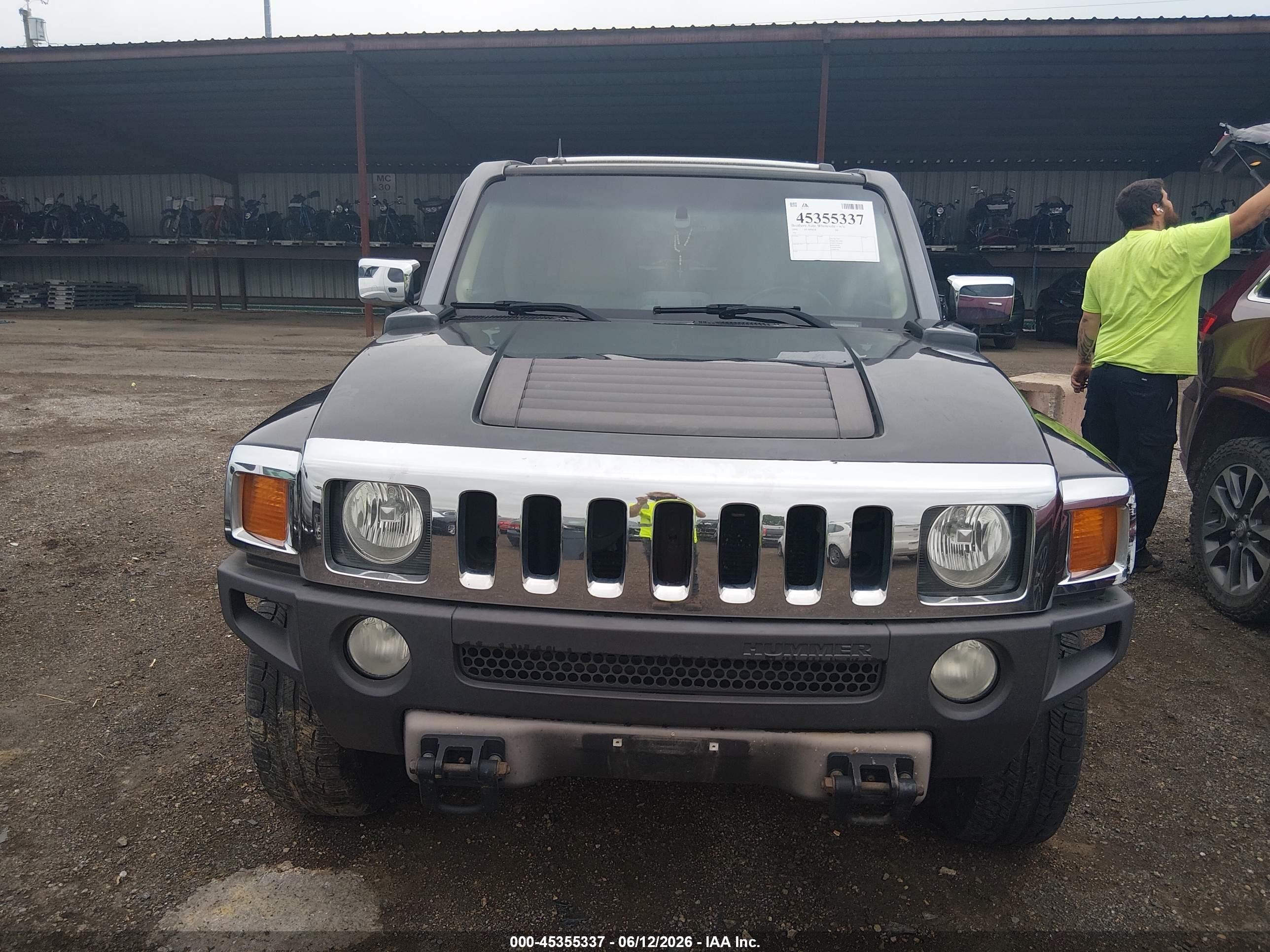 2006 Hummer H3 Suv   Black vin: 5GTDN136568189577