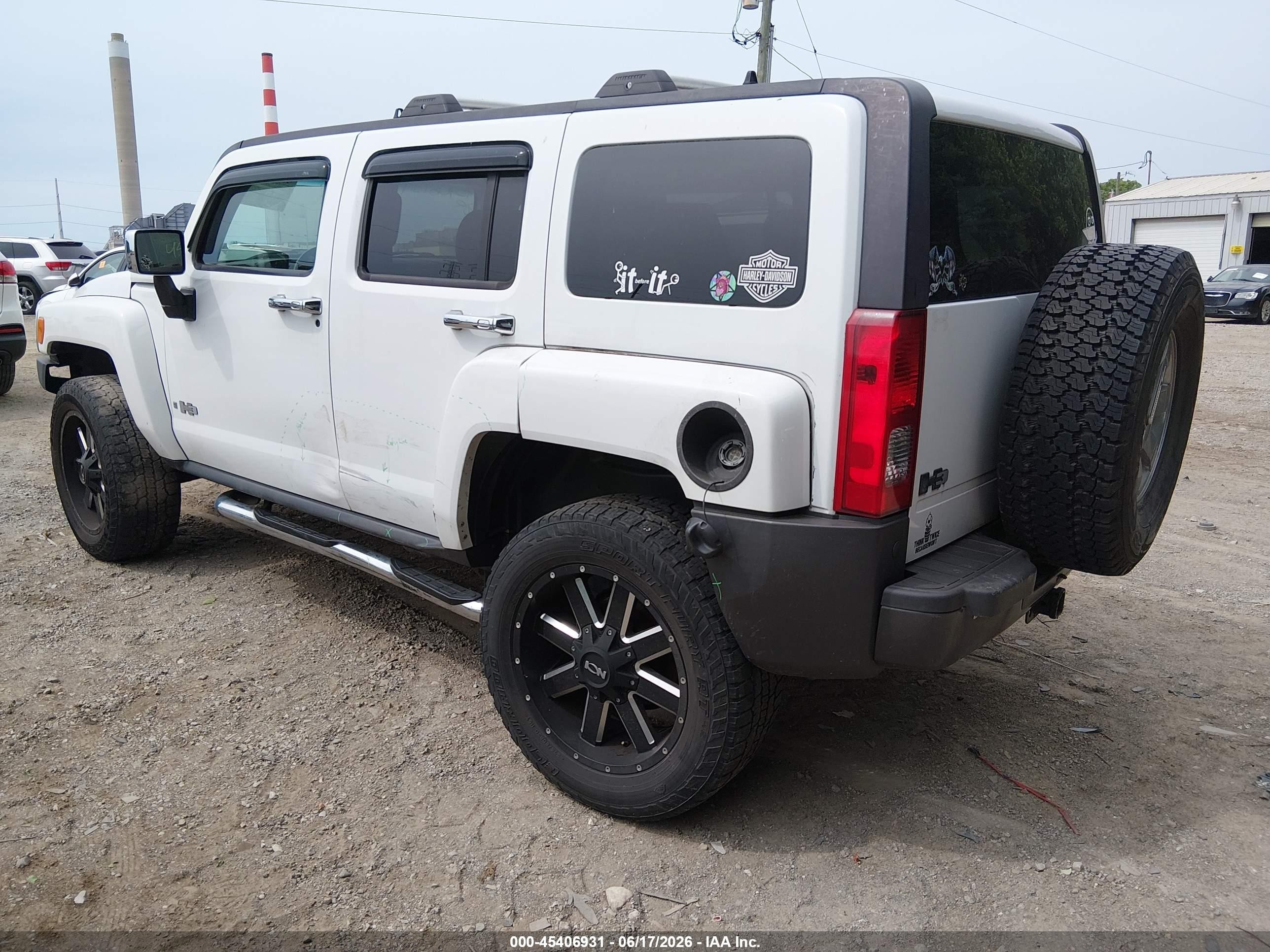 2006 Hummer H3 Suv   White vin: 5GTDN136668106786