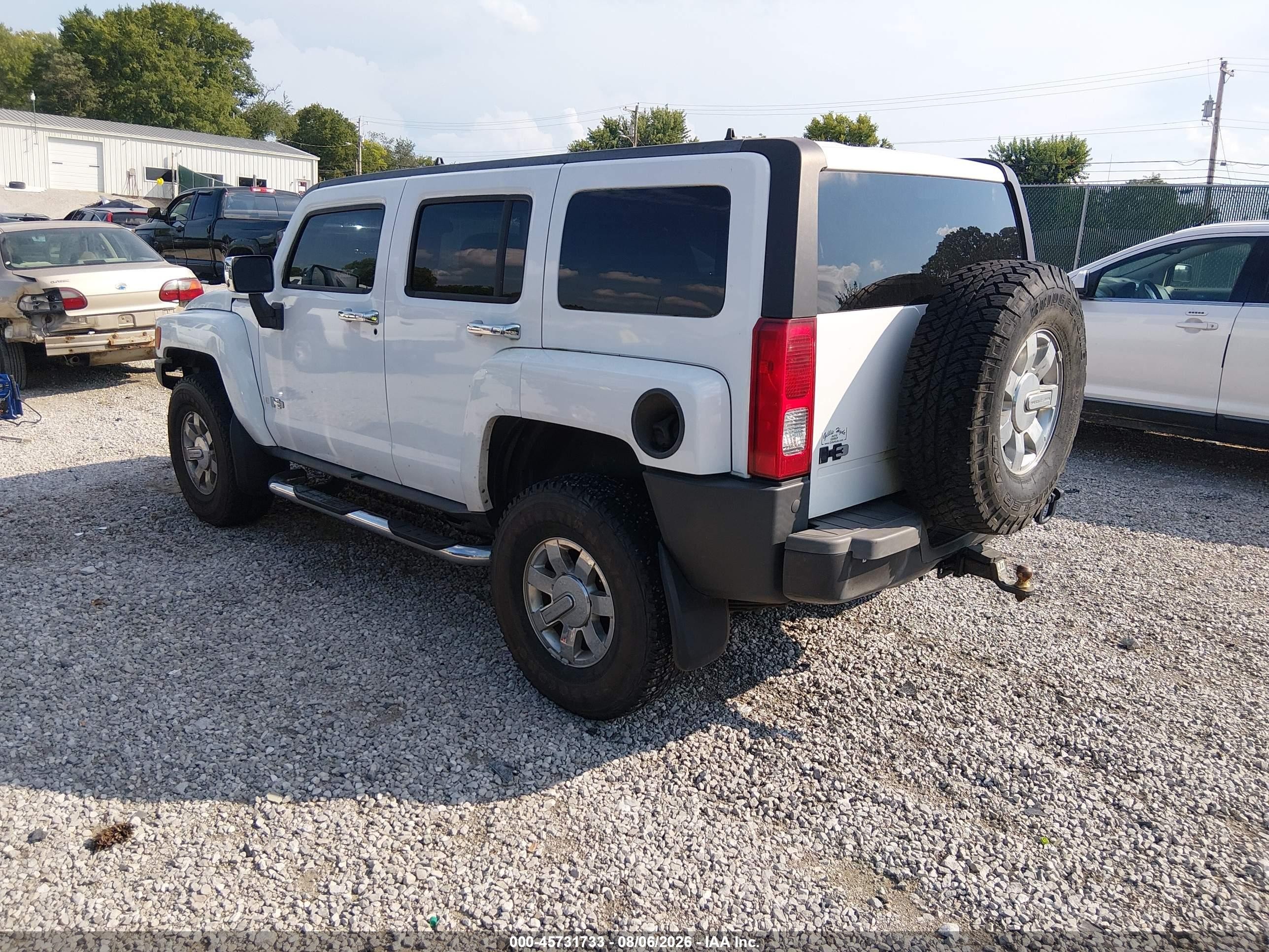 2006 Hummer H3 Suv   White vin: 5GTDN136668143675