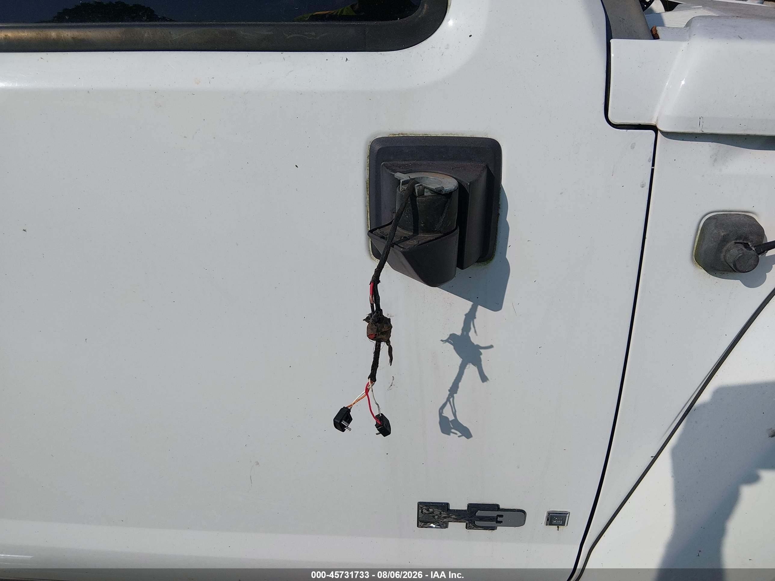2006 Hummer H3 Suv   White vin: 5GTDN136668143675