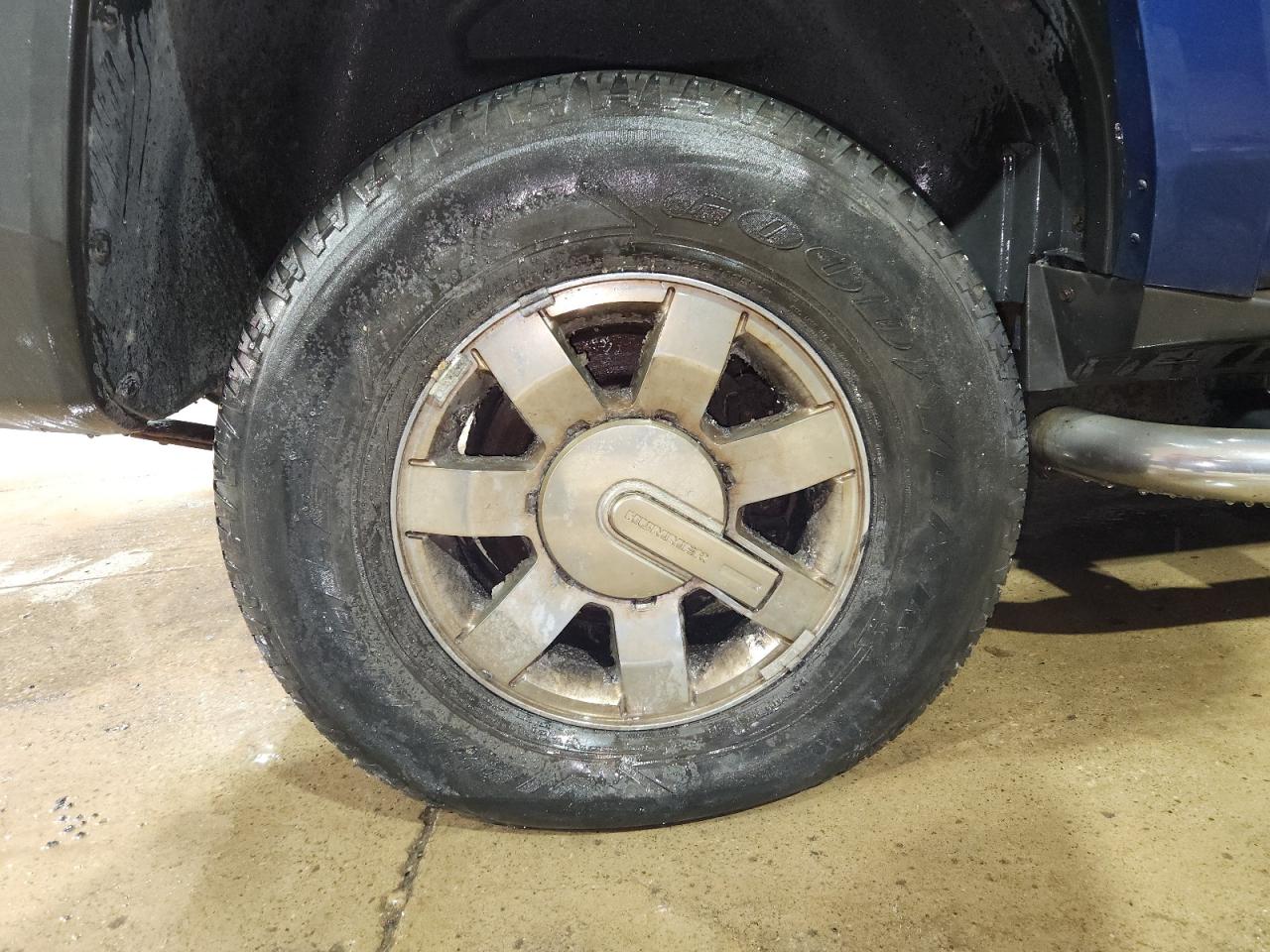 2006 Hummer H3 Blue vin: 5GTDN136668149492 Damage: Right Rear Wheel, Corrosion, > 12 Inches