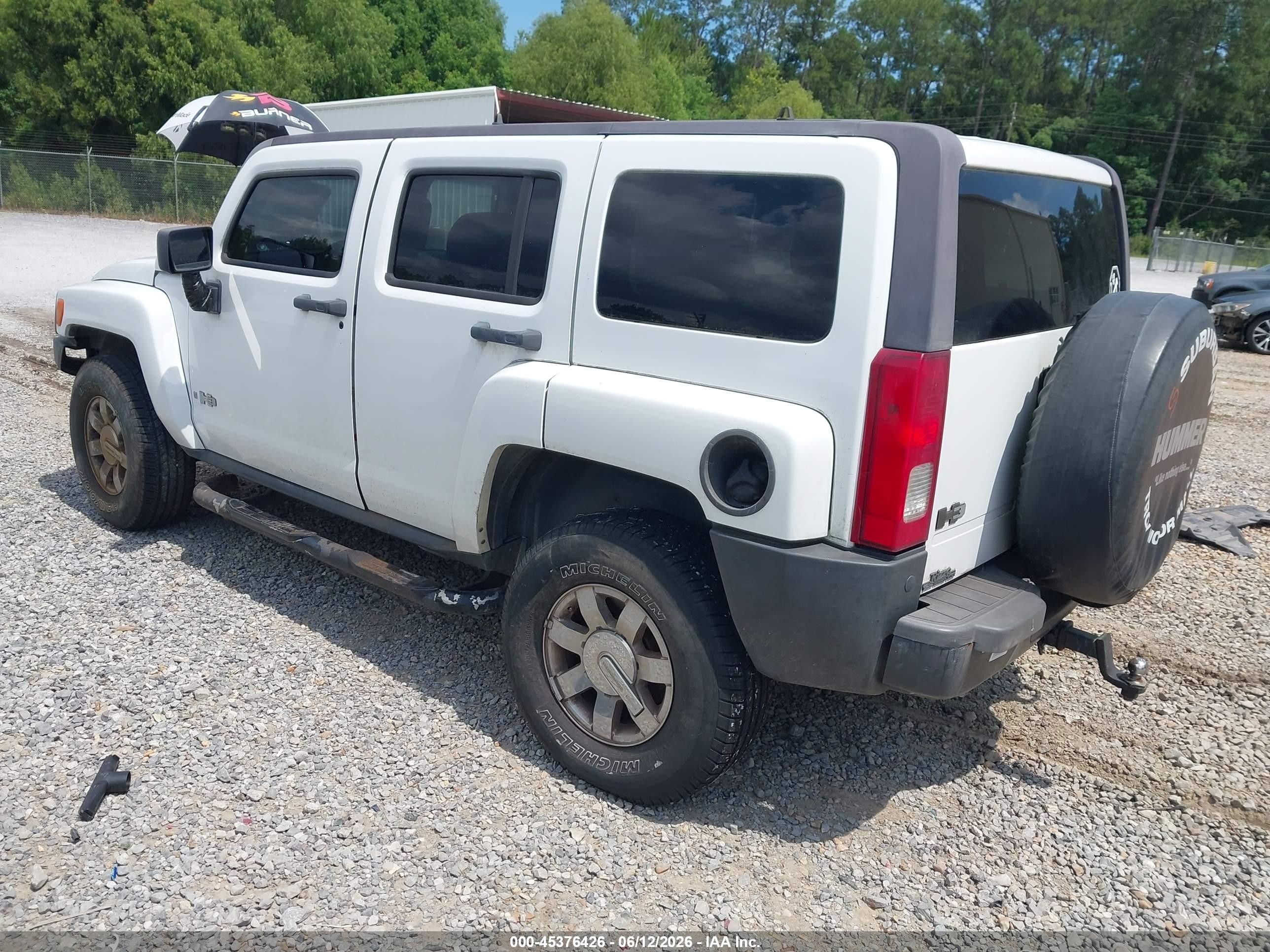 2006 Hummer H3 Suv   White vin: 5GTDN136668196876
