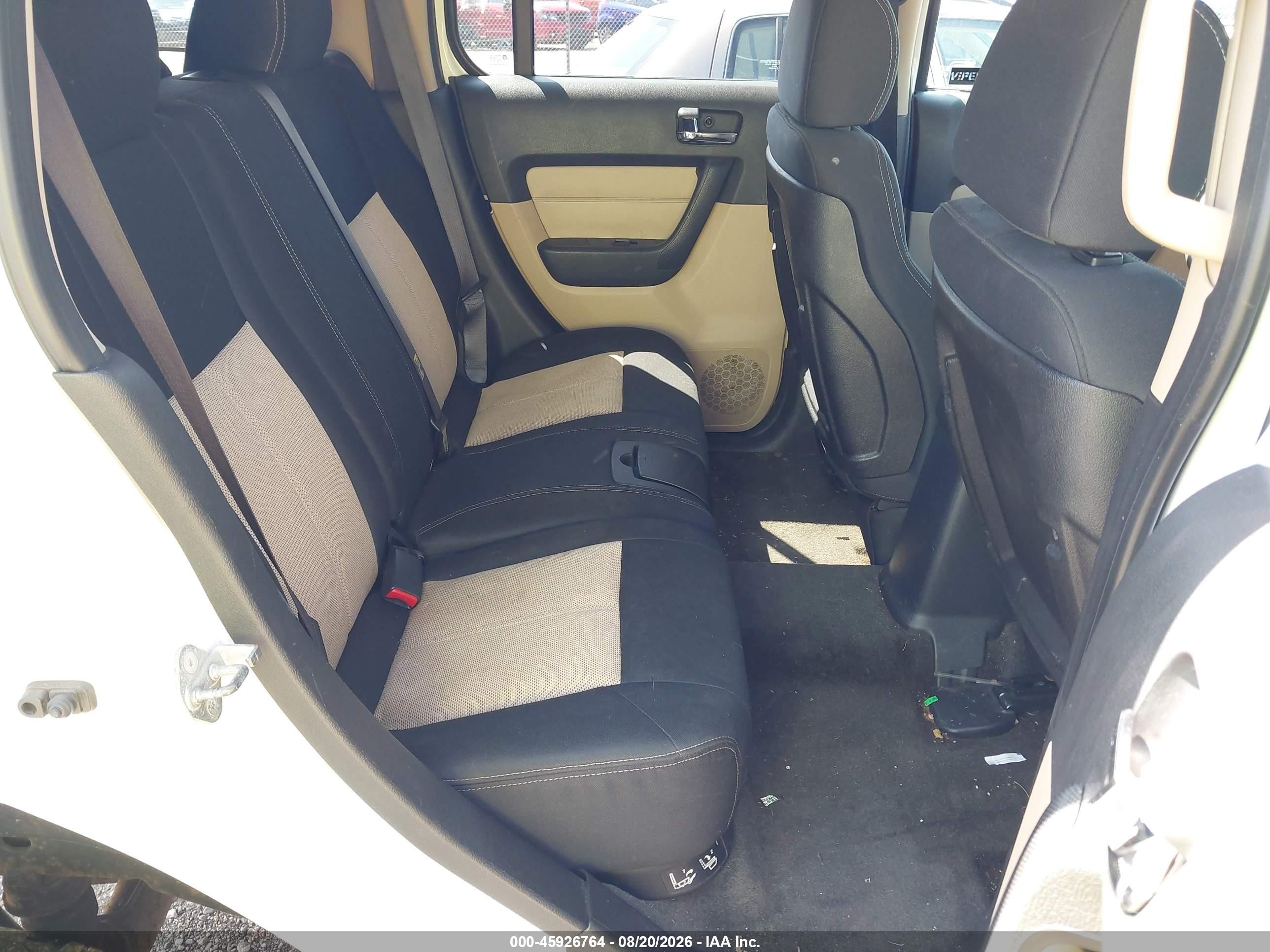 2006 Hummer H3 Suv   White vin: 5GTDN136668211067