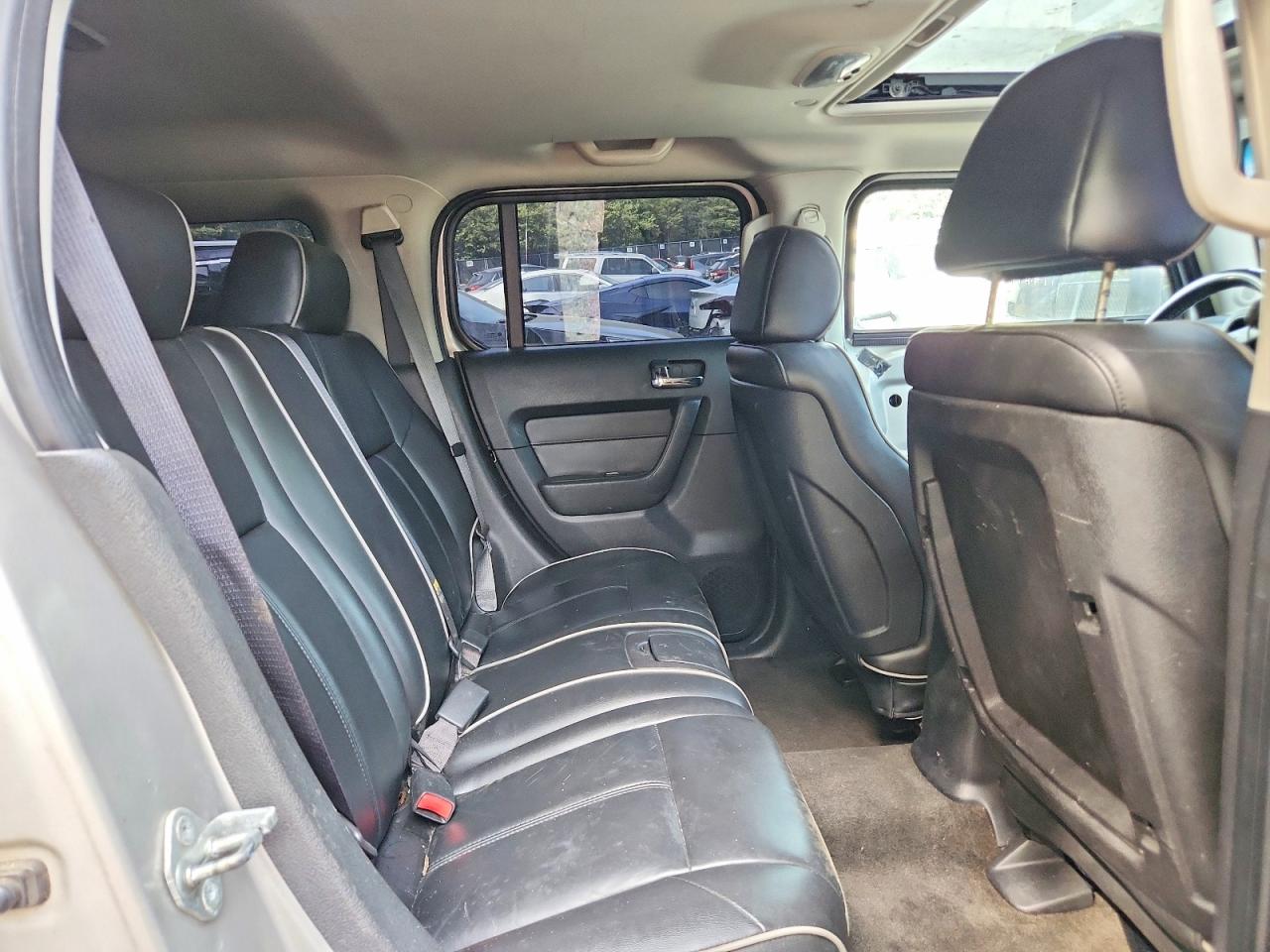 2006 Hummer H3 Silver vin: 5GTDN136668278459