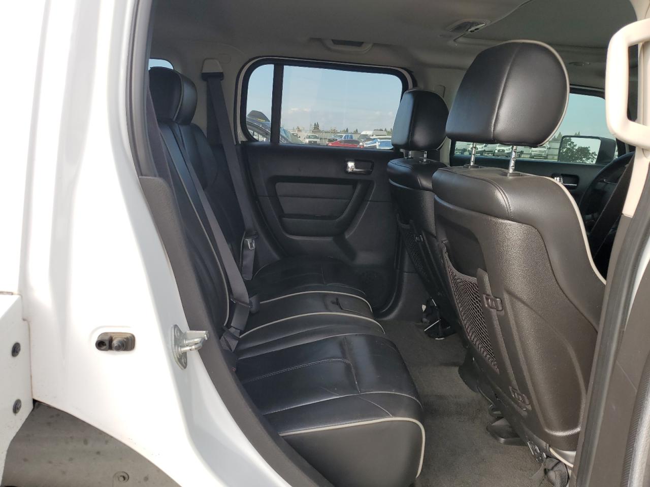 2006 Hummer H3 Белый vin: 5GTDN136768200370