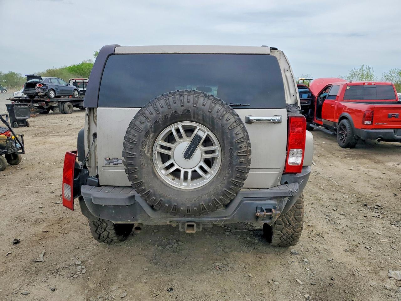 2006 Hummer H3 Beige vin: 5GTDN136868101685