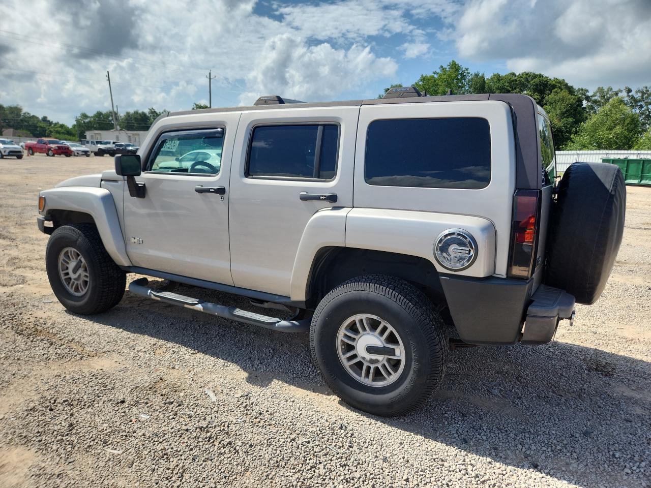 2006 Hummer H3 Gray vin: 5GTDN136868143497 Damage: Left Rear Door, Dent(S) W/No Paint Dmg, < 1/8 Inch