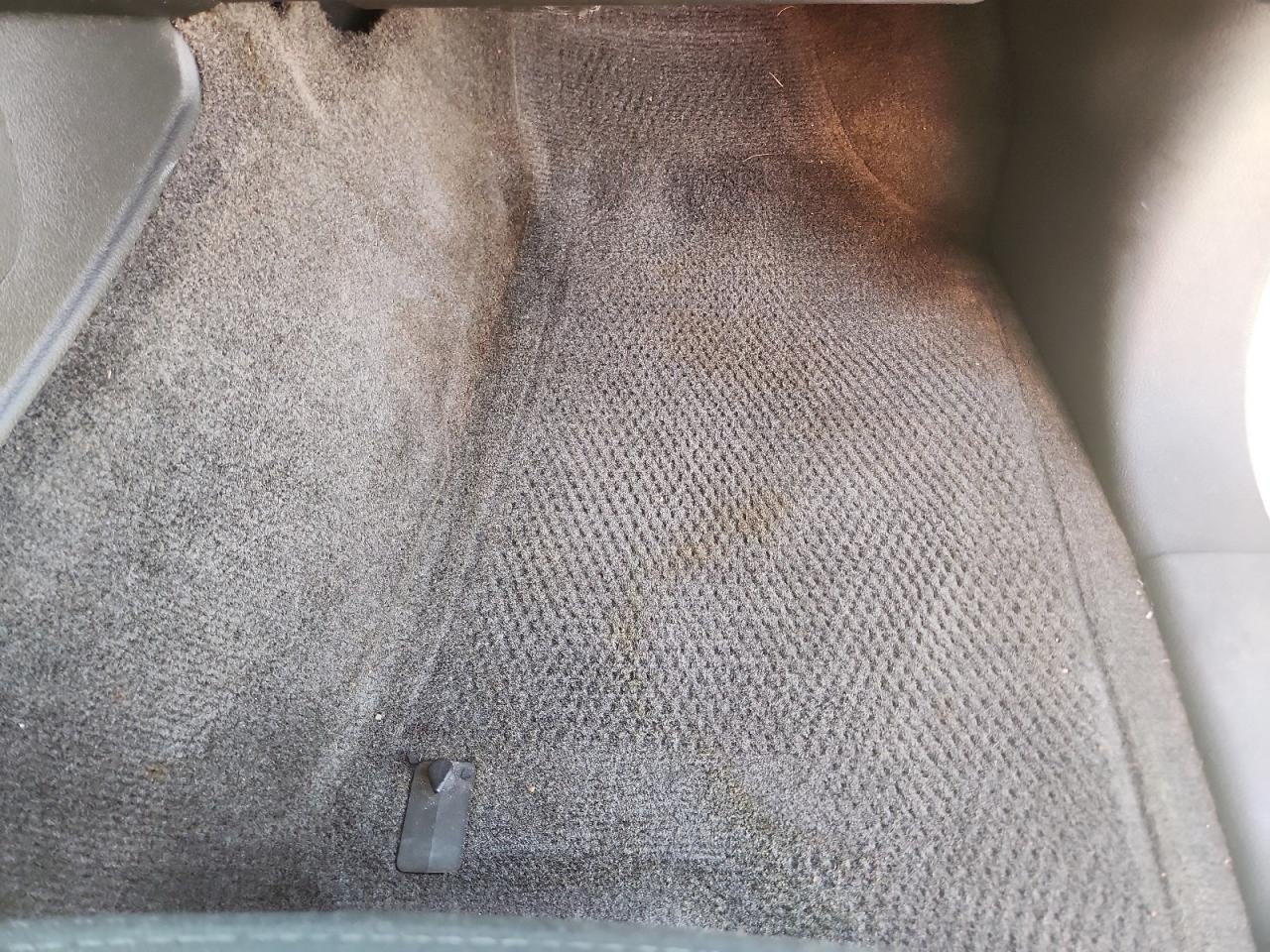 2006 Hummer H3 Gray vin: 5GTDN136868143497 Damage: Right Front Carpet, Stained, Permanent