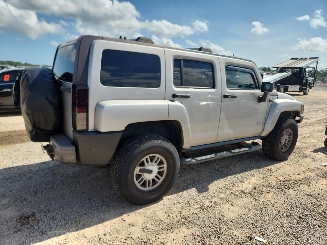 2006 Hummer H3 Gray vin: 5GTDN136868143497 Damage: Right Rear Door, Dent(S) W/No Paint Dmg, < 1/8 Inch