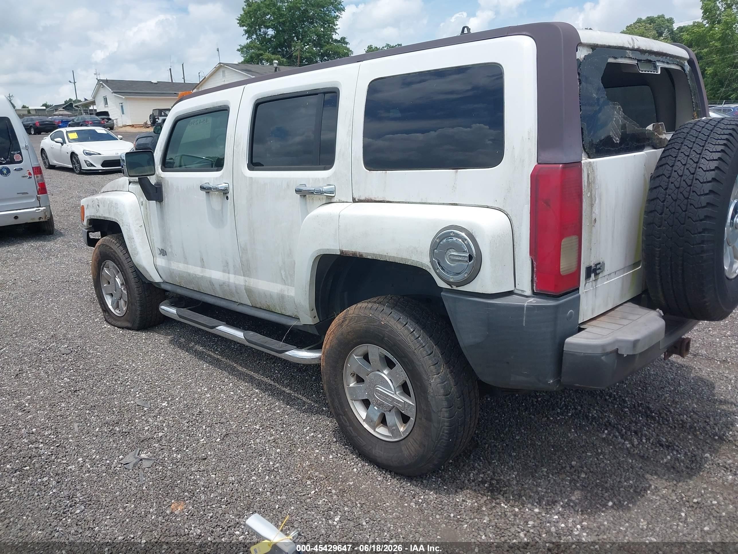 2006 Hummer H3 Suv   White vin: 5GTDN136868244300