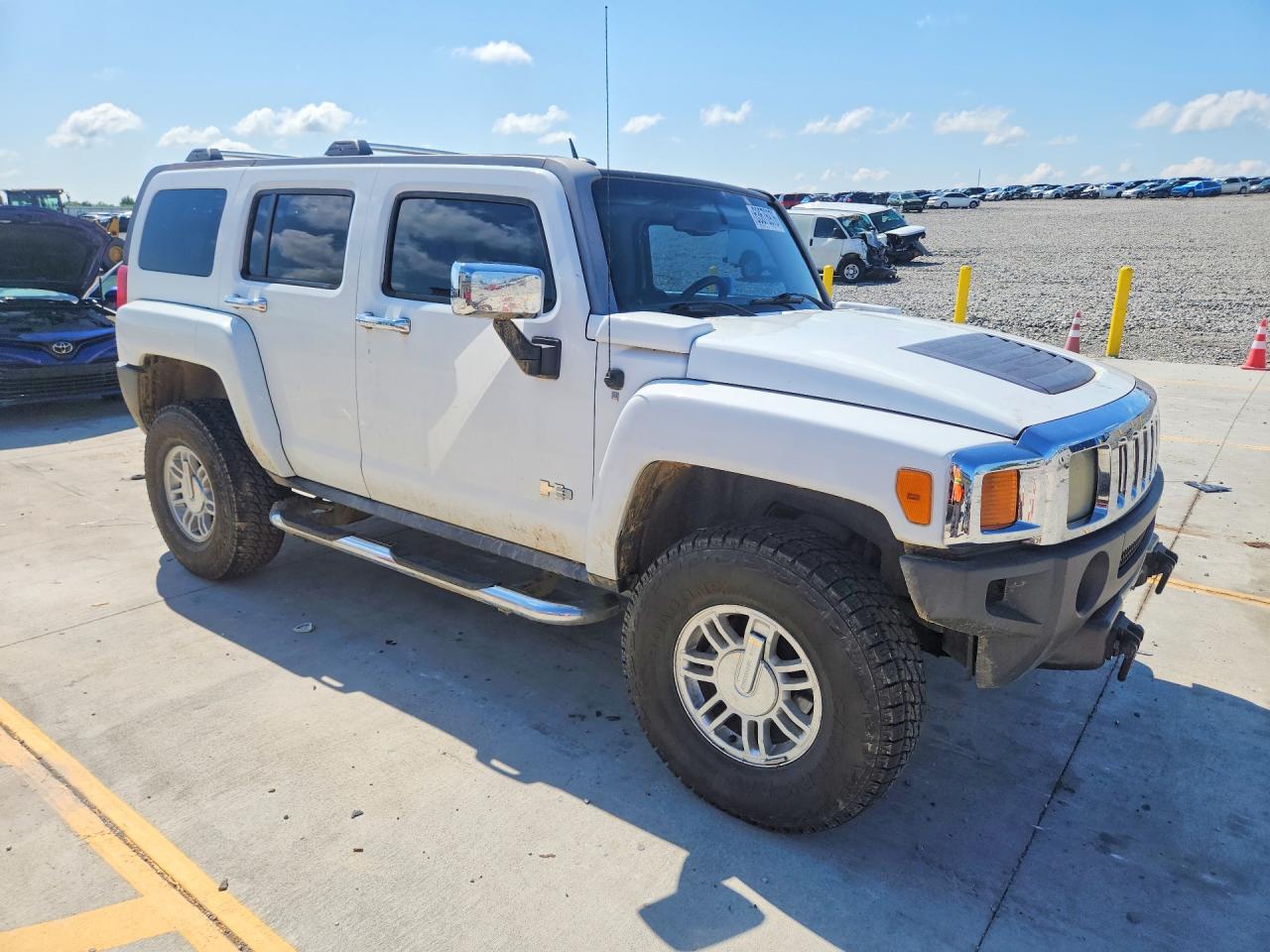 2007 Hummer H3 White vin: 5GTDN13E378155792