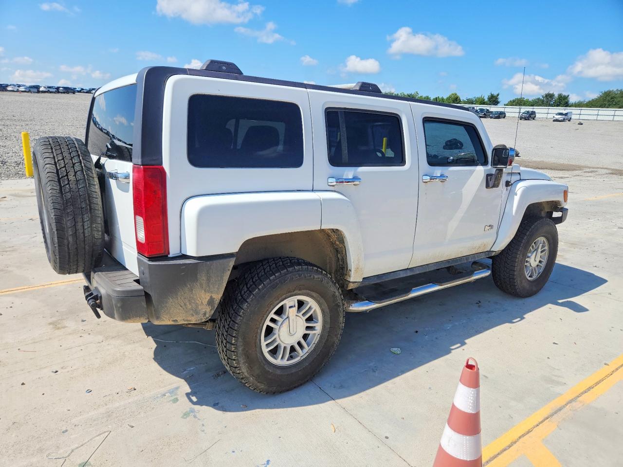 2007 Hummer H3 White vin: 5GTDN13E378155792