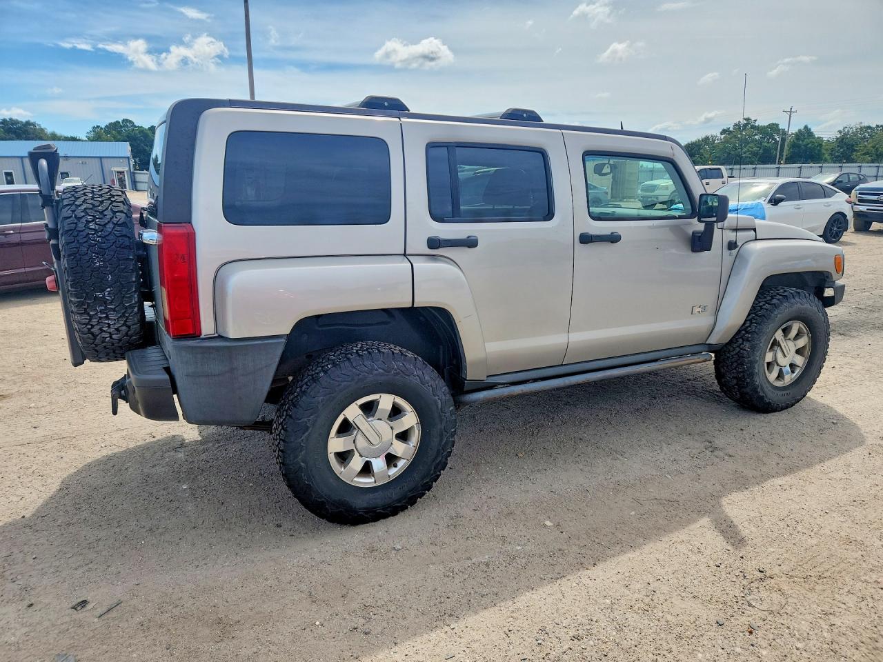 2007 Hummer H3 Silver vin: 5GTDN13E378202917