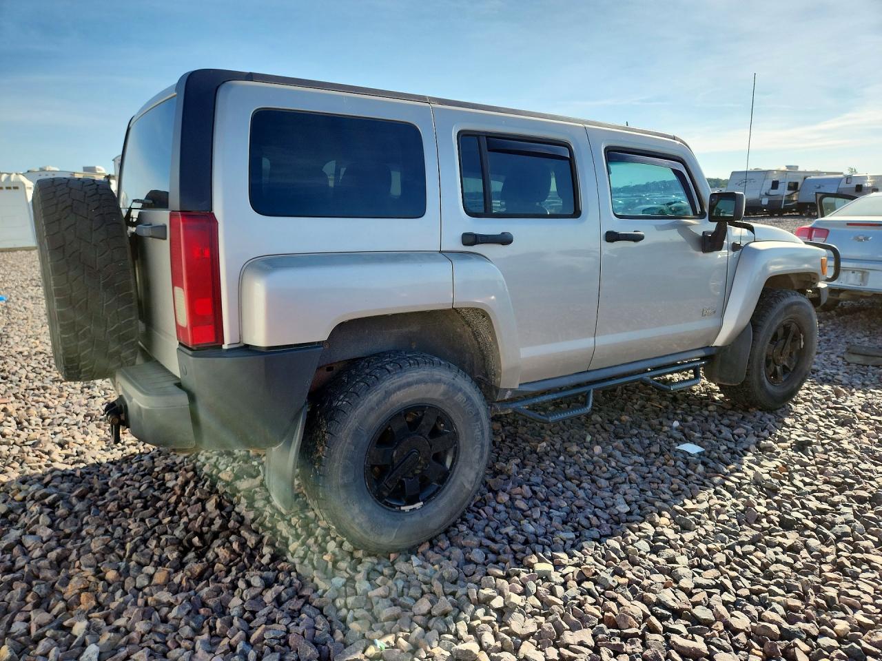 2007 Hummer H3 Silver vin: 5GTDN13E378252622