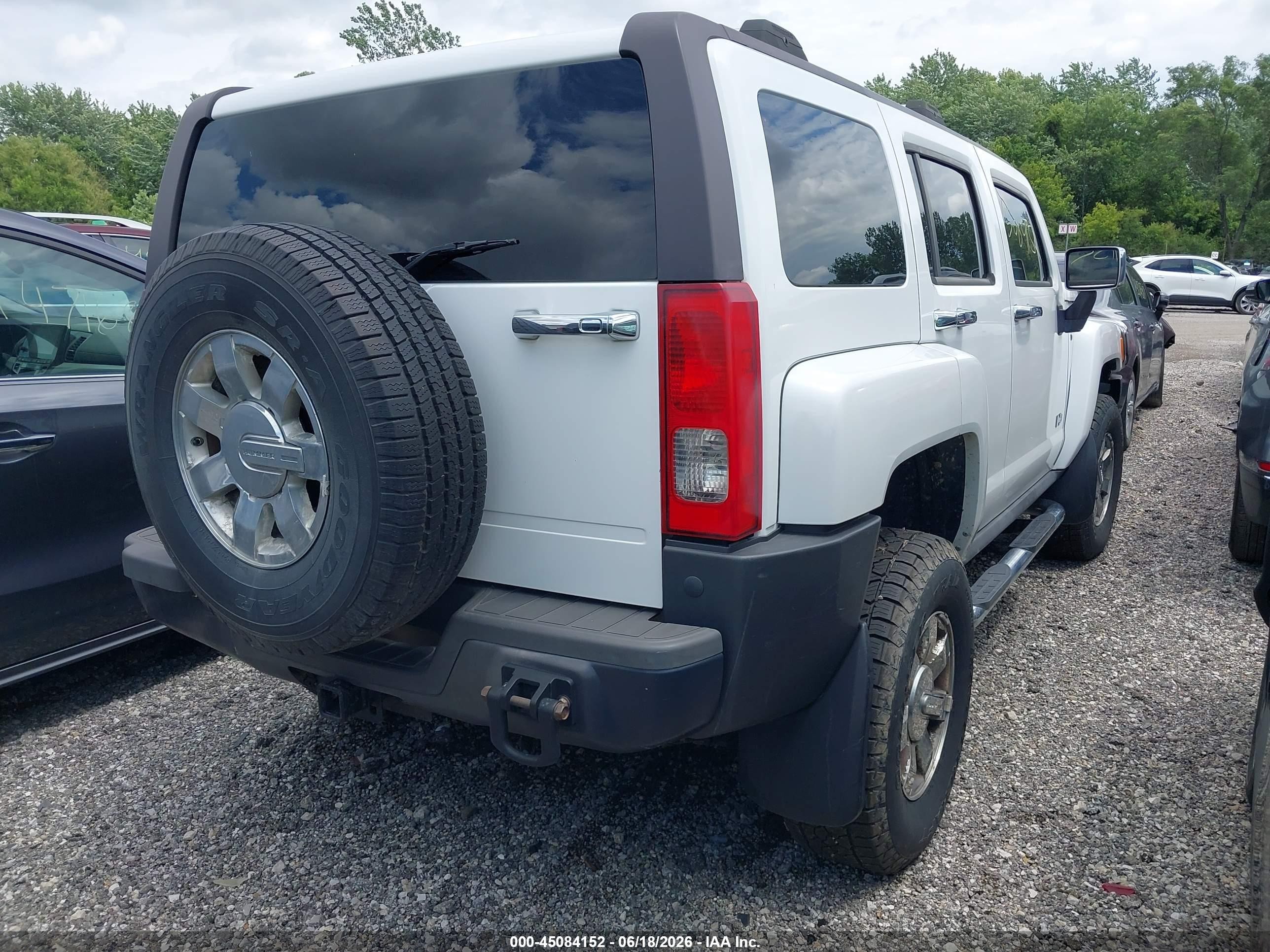 2007 Hummer H3 Suv   White vin: 5GTDN13E578118002