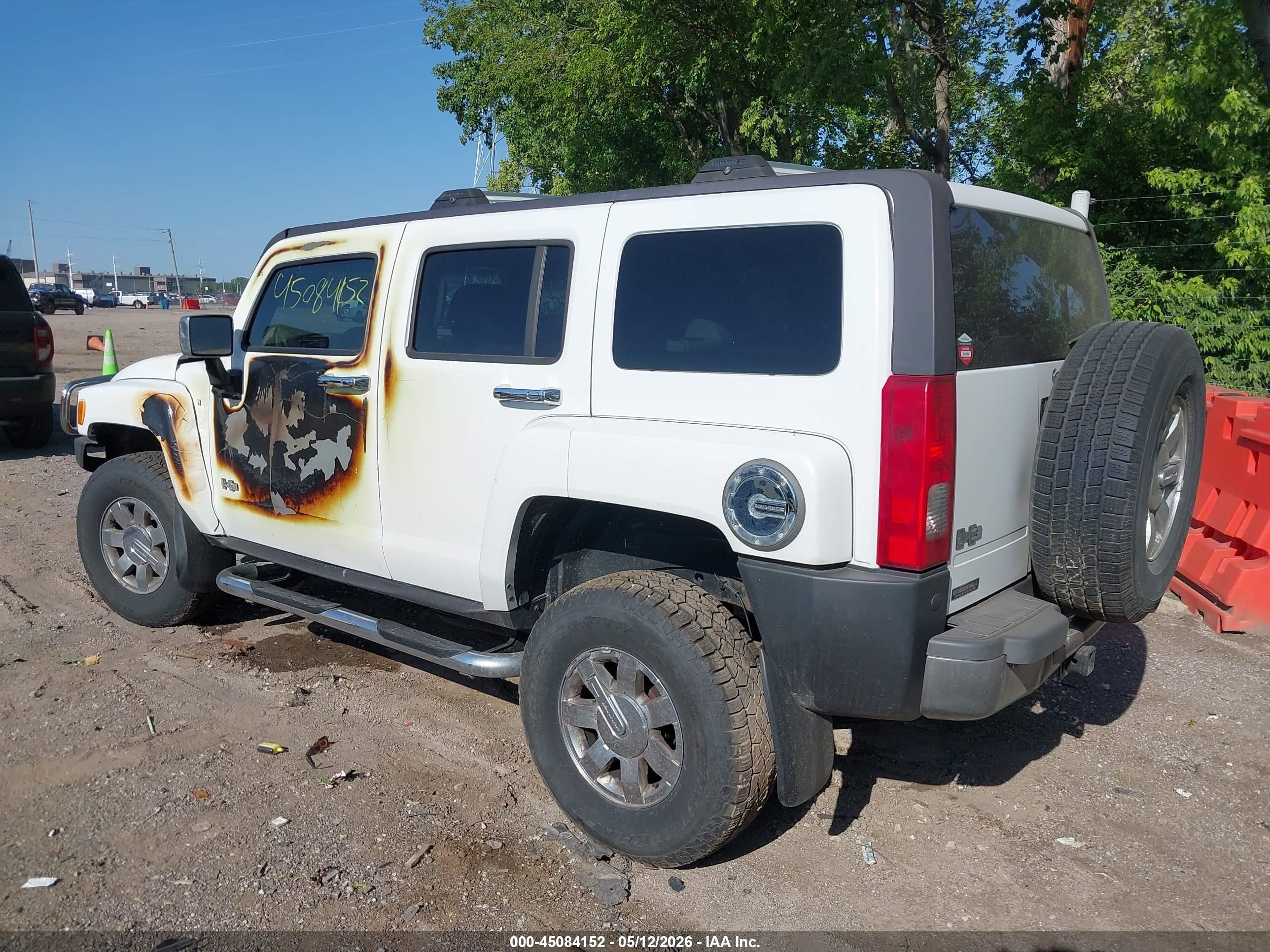 2007 Hummer H3 Suv   White vin: 5GTDN13E578118002
