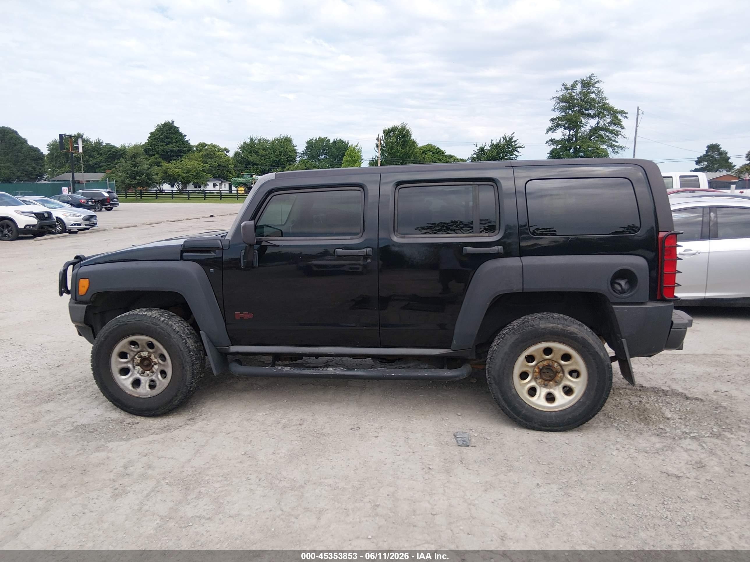 2007 Hummer H3 Suv   Black vin: 5GTDN13E678150702