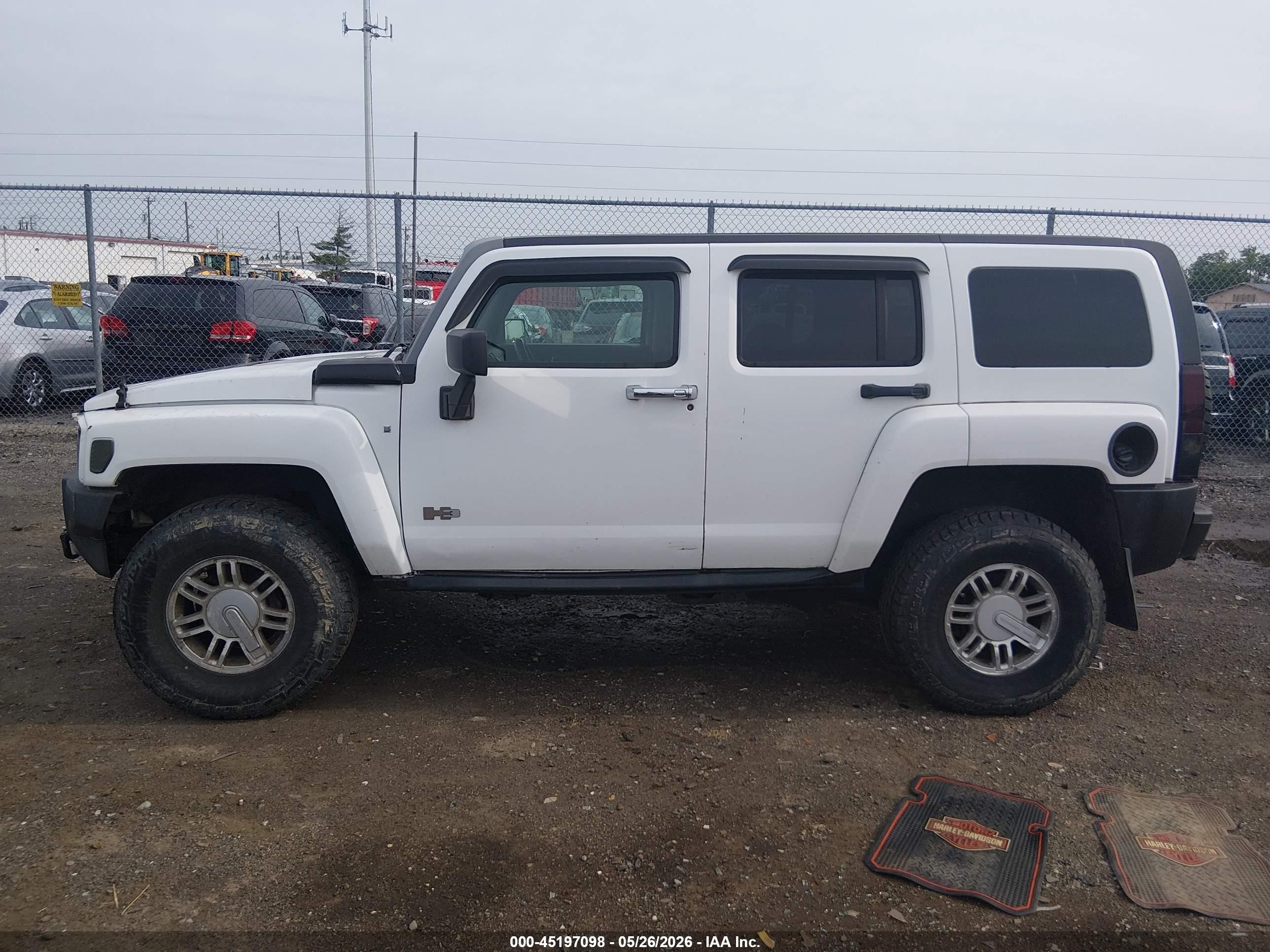 2007 Hummer H3 Suv   White vin: 5GTDN13E978153397