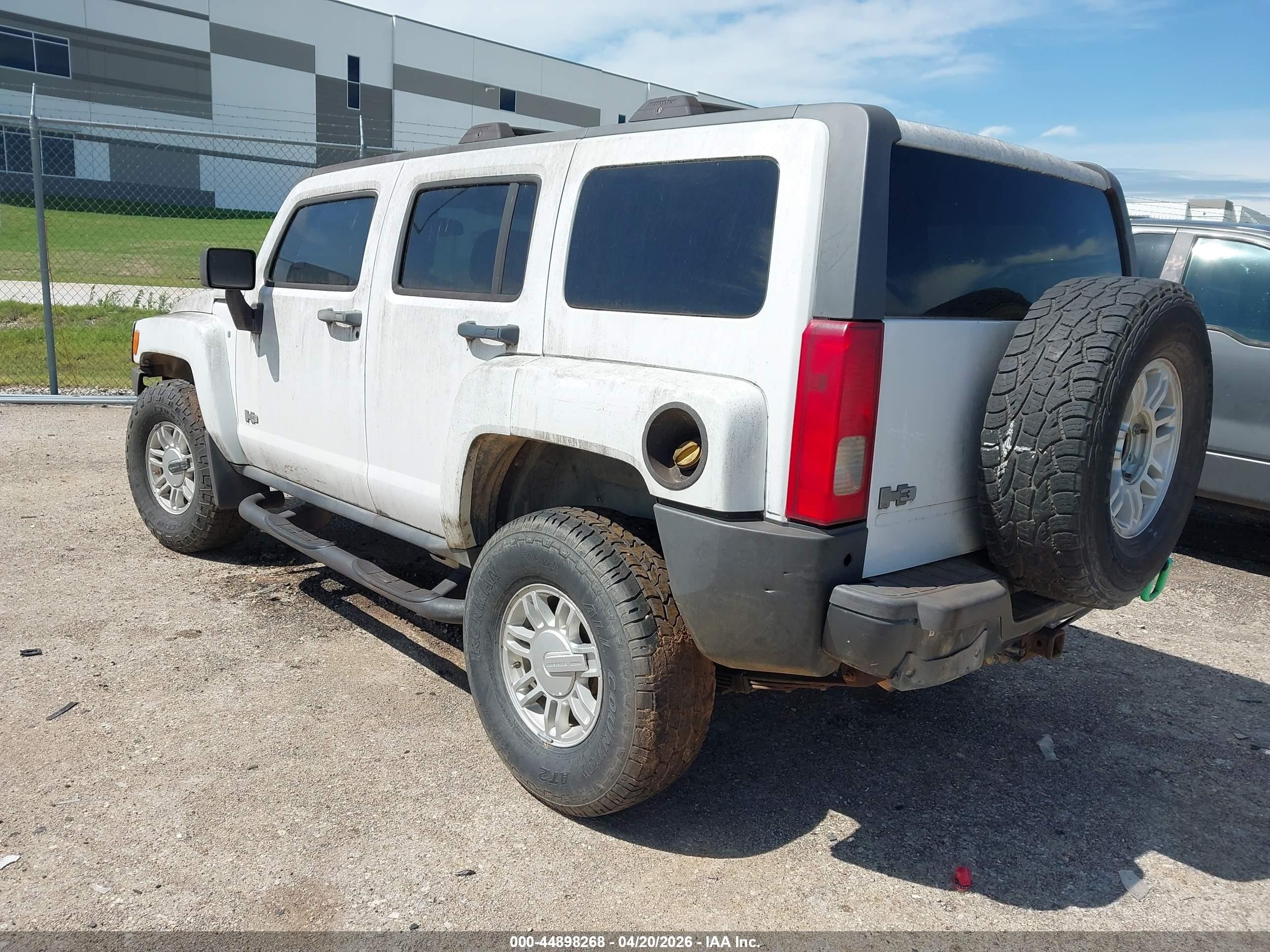 2008 Hummer H3 Suv   White vin: 5GTEN13E288152940