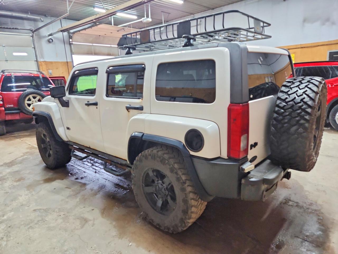 2009 Hummer H3 White vin: 5GTEN13E298112570