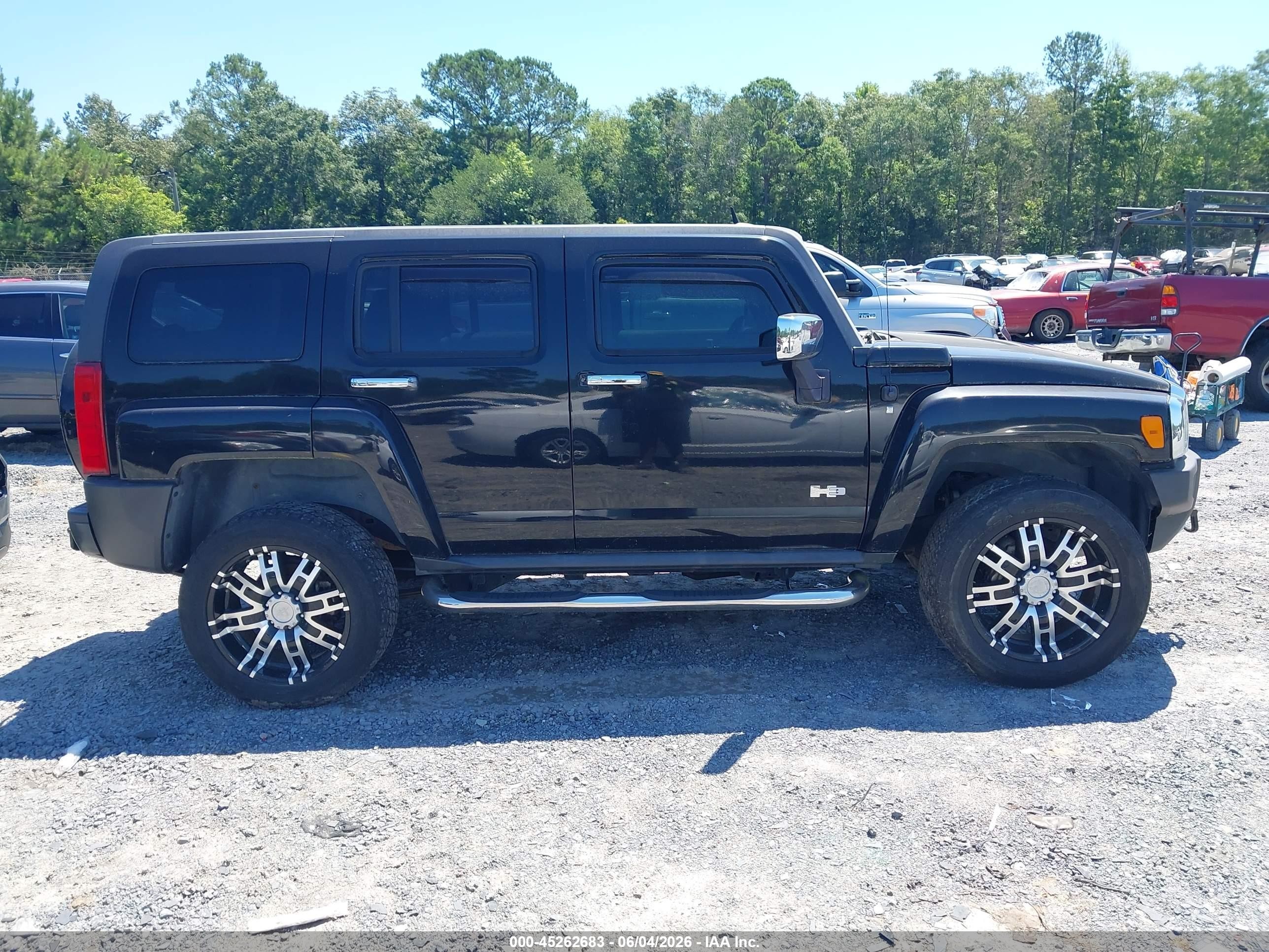 2009 Hummer H3 Suv   Black vin: 5GTEN13E498114868