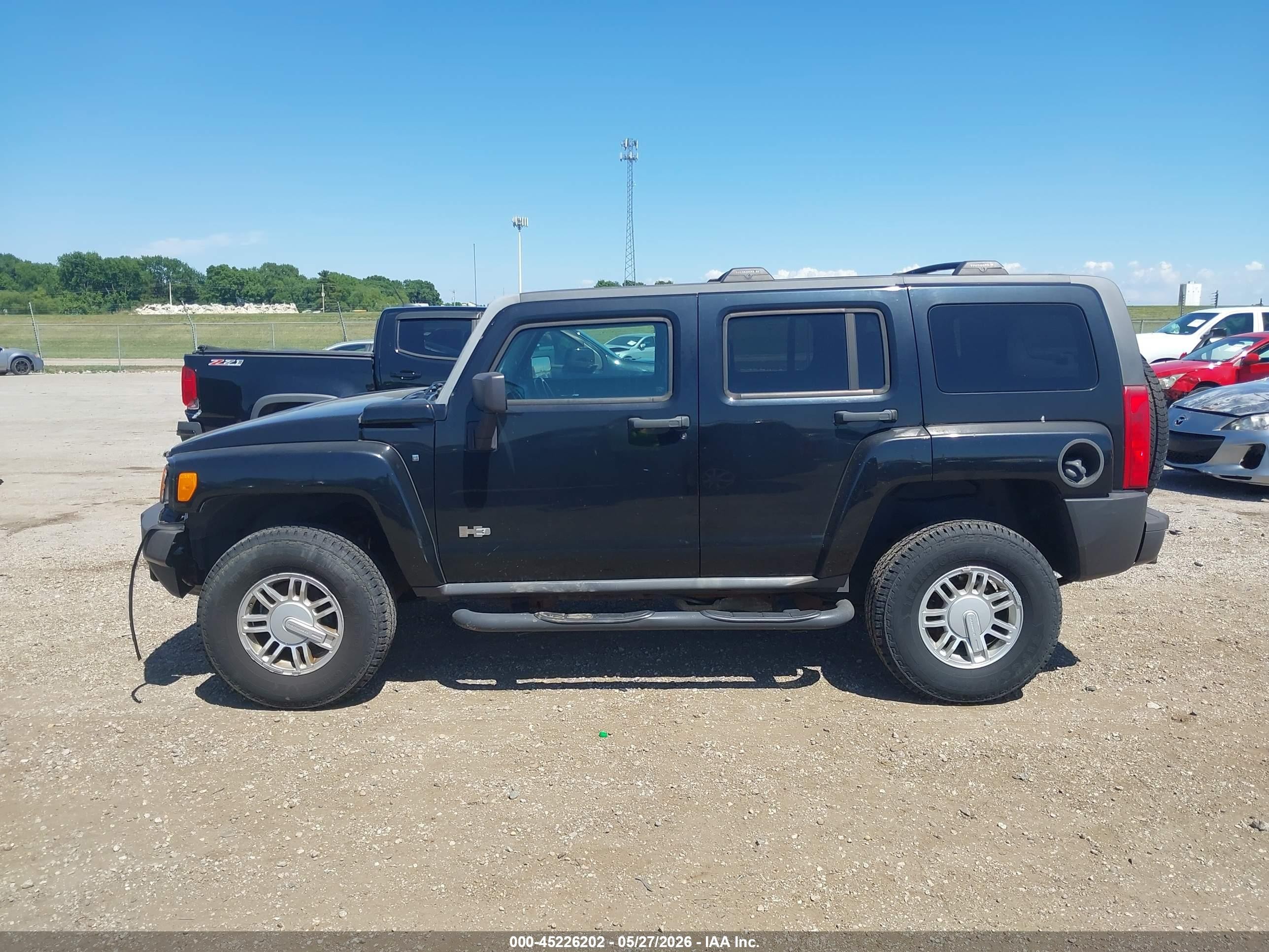 2008 Hummer H3 Suv   Black vin: 5GTEN13E688187674