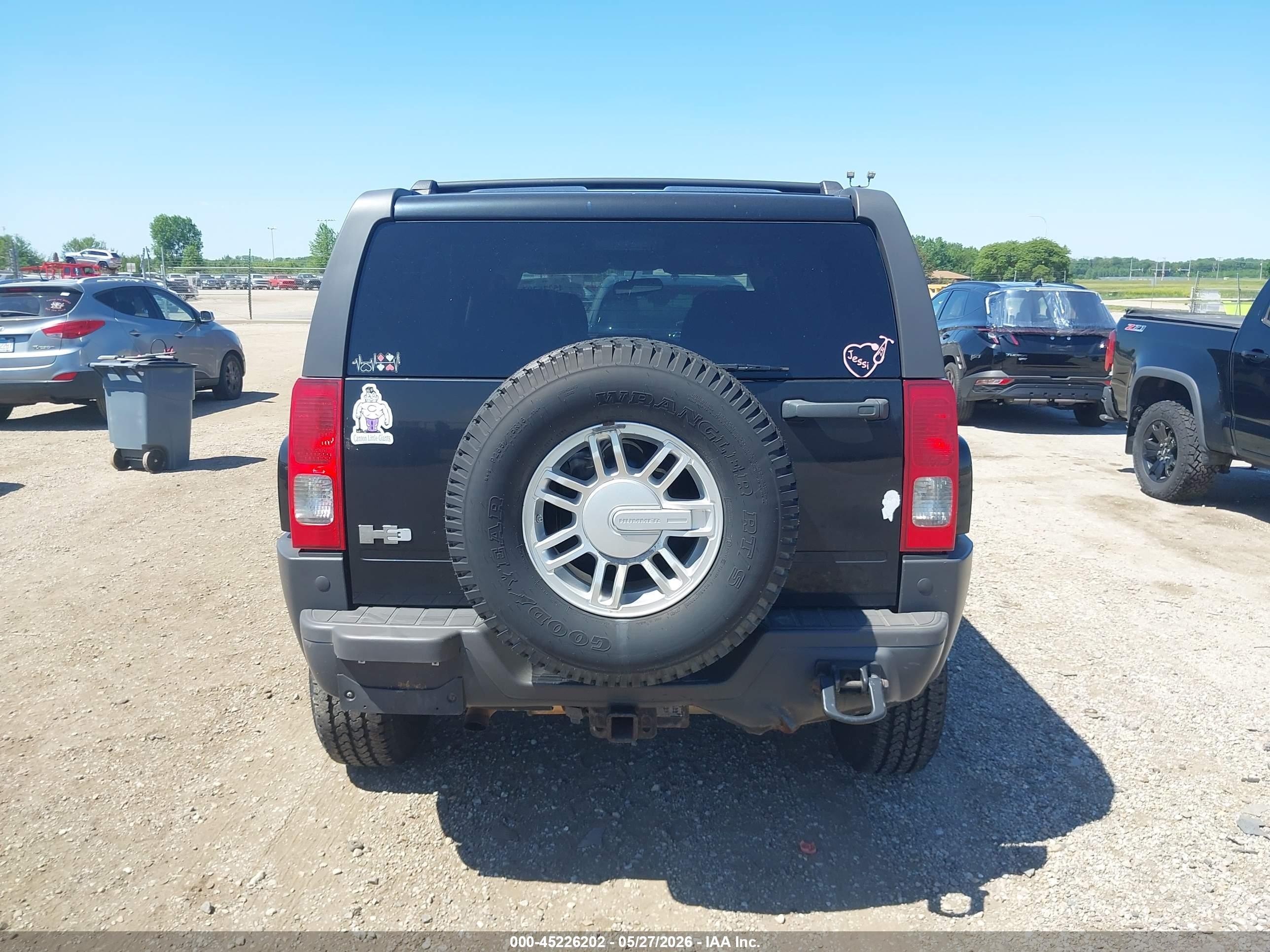 2008 Hummer H3 Suv   Black vin: 5GTEN13E688187674