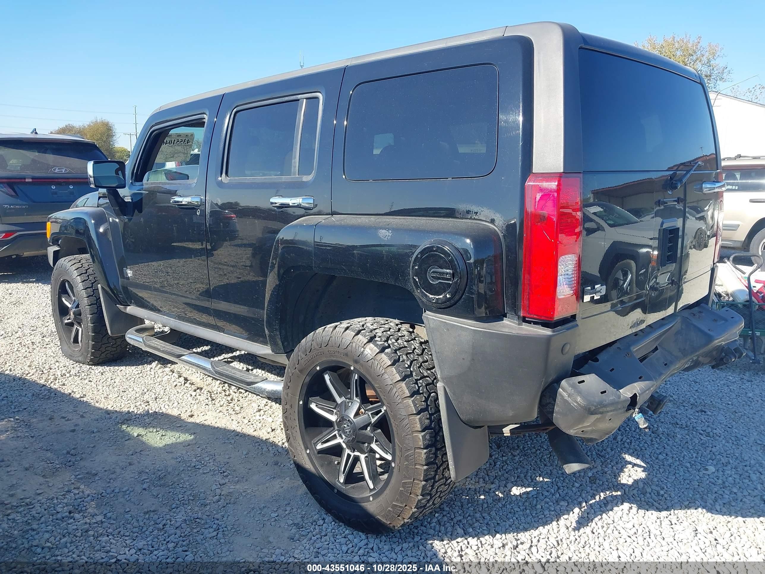 2009 Hummer H3 Suv   Black vin: 5GTEN13E798106425