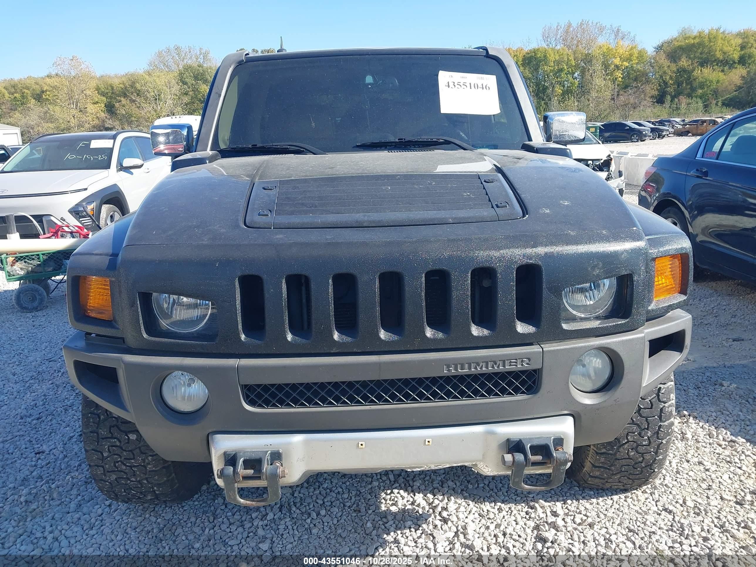 2009 Hummer H3 Suv   Black vin: 5GTEN13E798106425