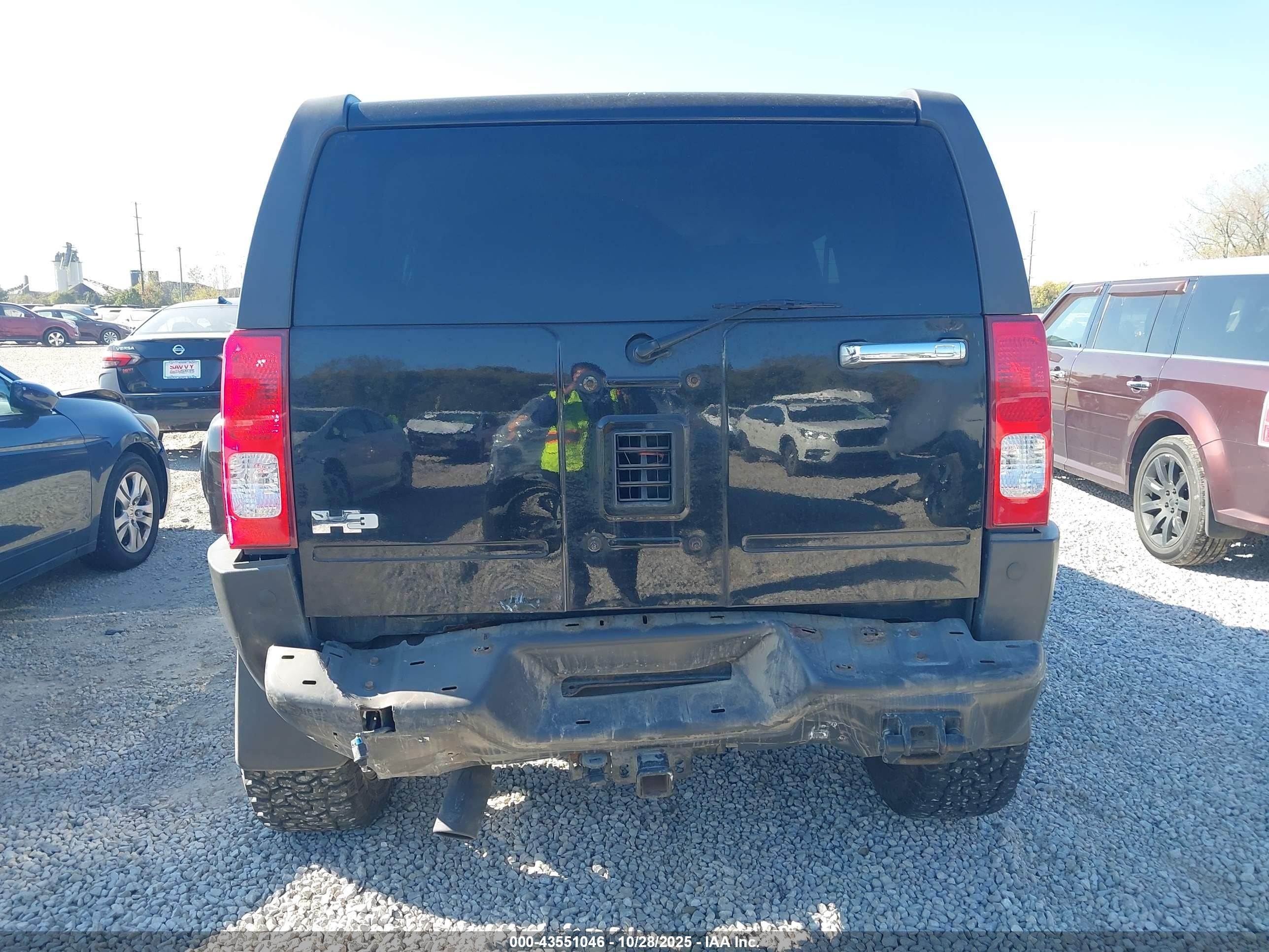 2009 Hummer H3 Suv   Black vin: 5GTEN13E798106425