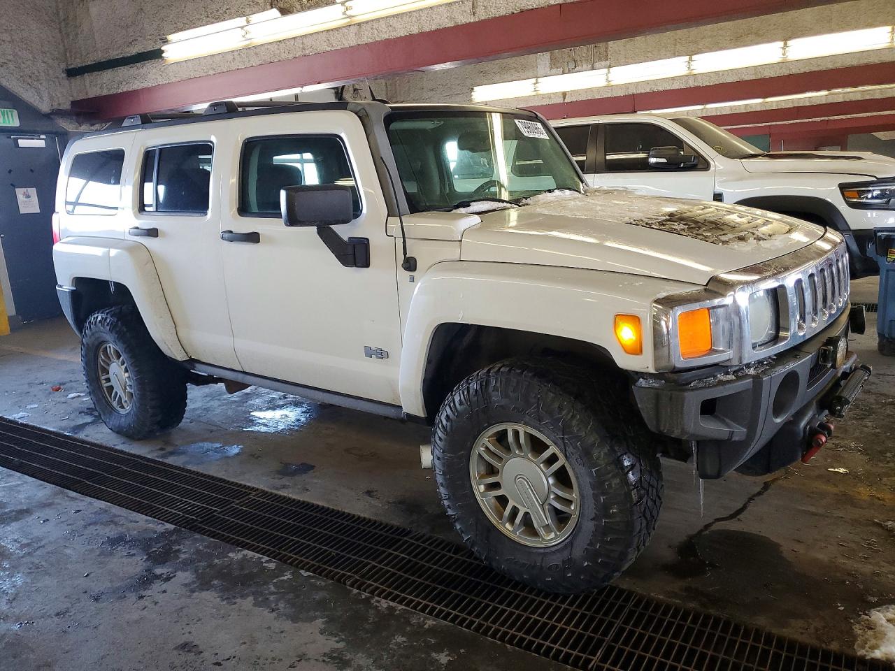 2009 Hummer H3 White vin: 5GTEN13E898107051