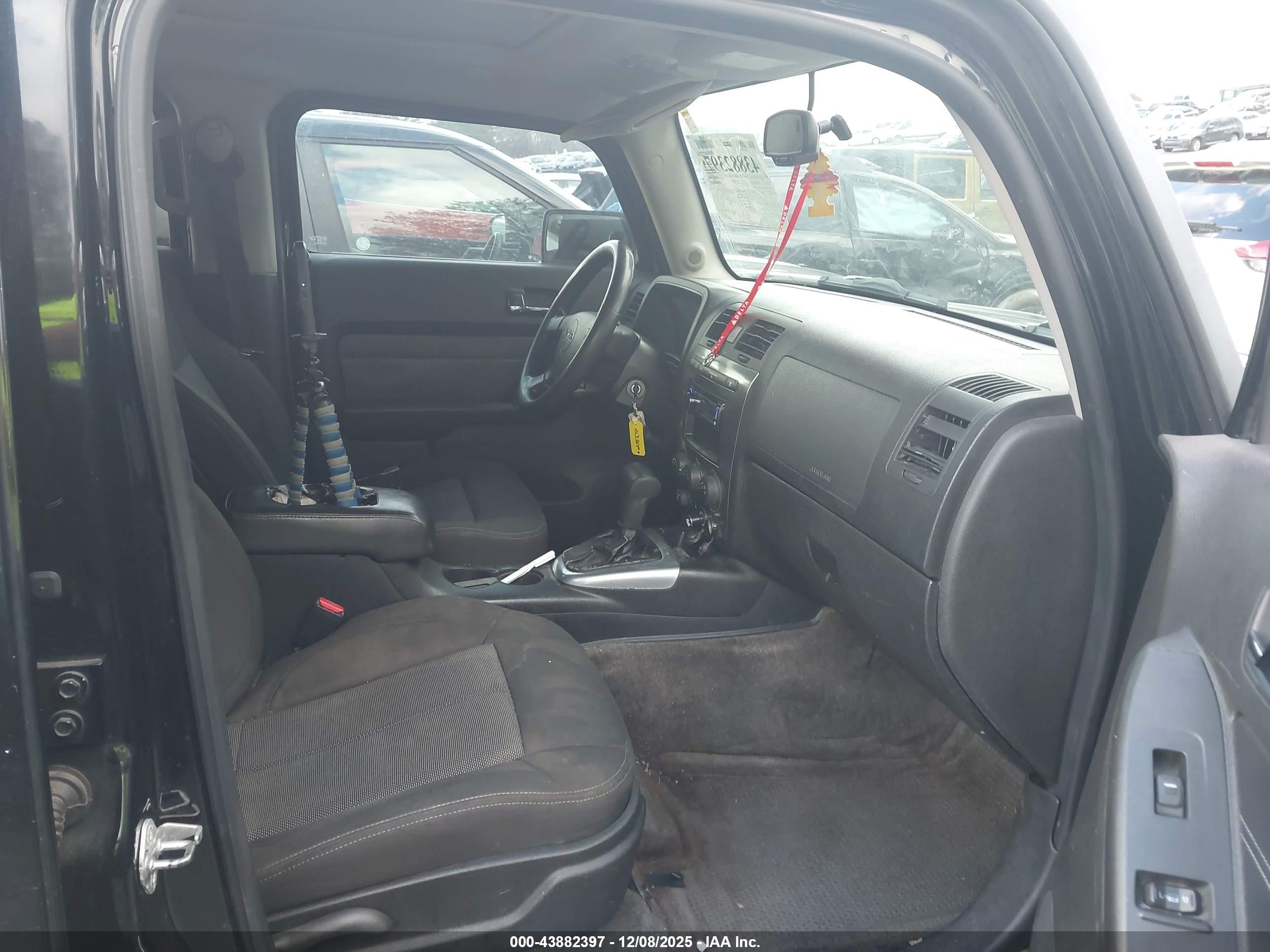 2010 Hummer H3 Suv   Black vin: 5GTMNGEE0A8117914